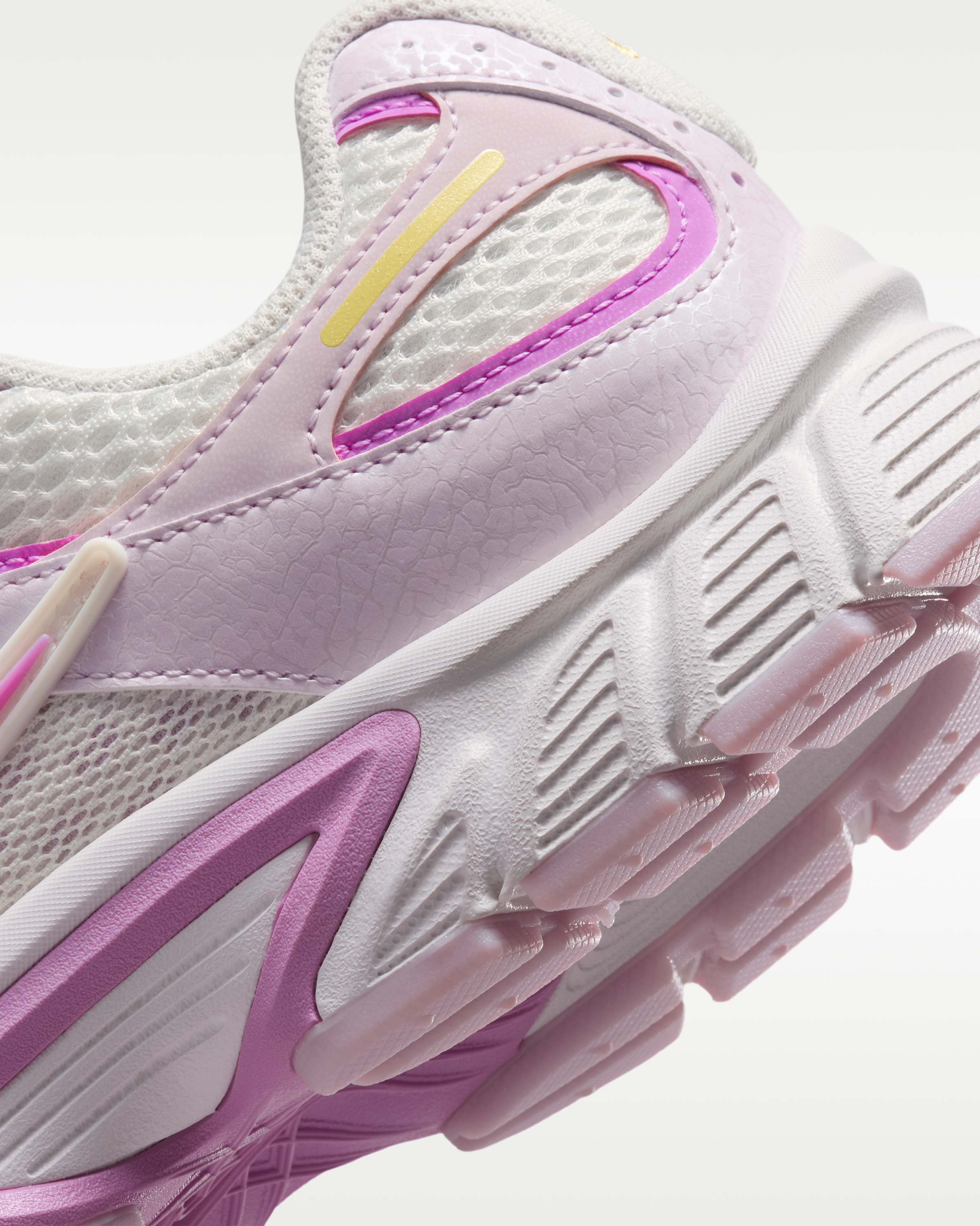 Nike V5 RNR Women's Shoes - Summit White/Bleached Lilac/Soft Yellow/Light Magenta - View 8