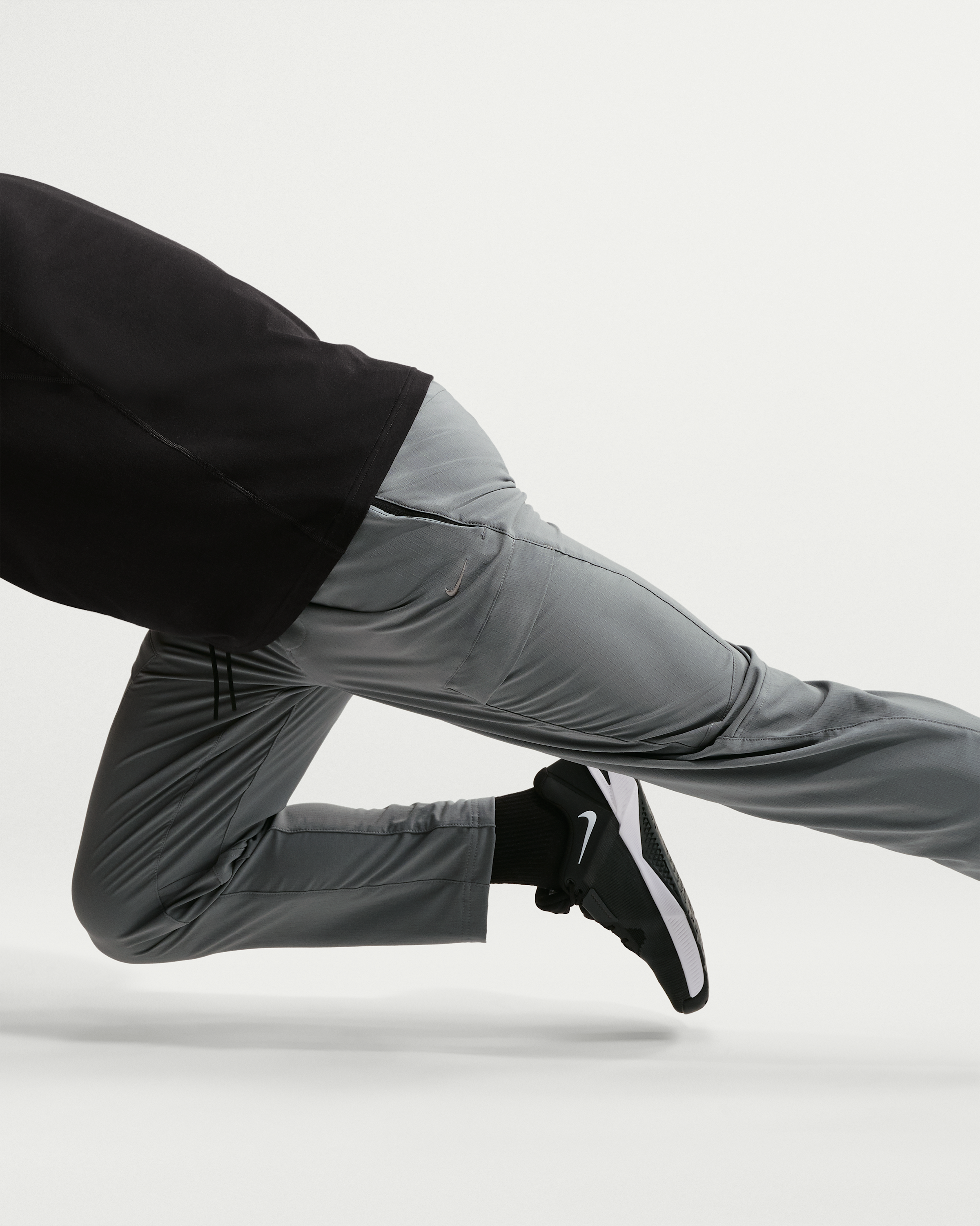 Nike Unlimited Men's Dri-FIT Versatile Cargo Trousers - Smoke Grey/Black/Smoke Grey - View 4