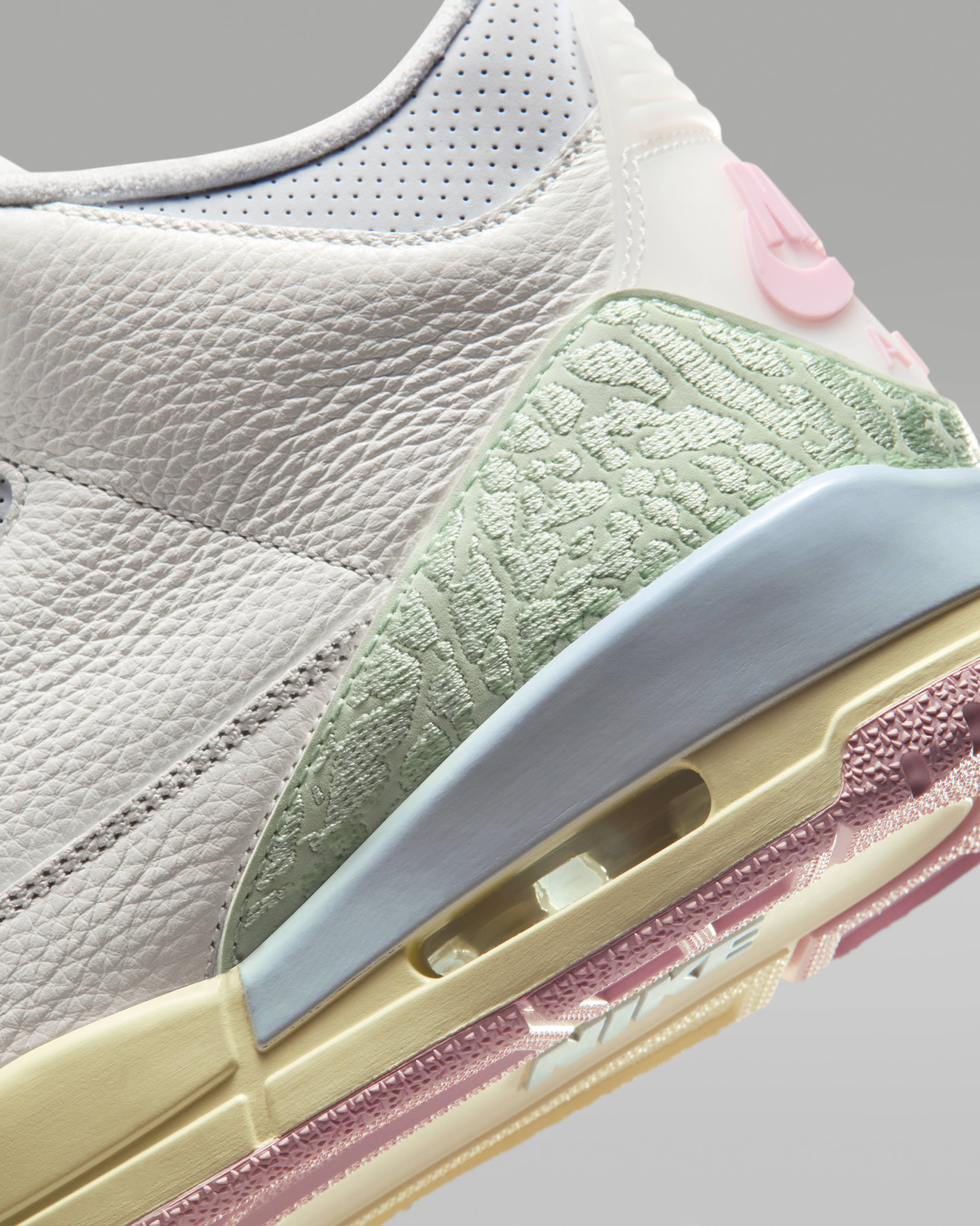 Air Jordan 3 Retro 'Sail and Jade Aura' Men's Shoes - Sail/Aura/Iced Carmine/Jade Aura - View 8
