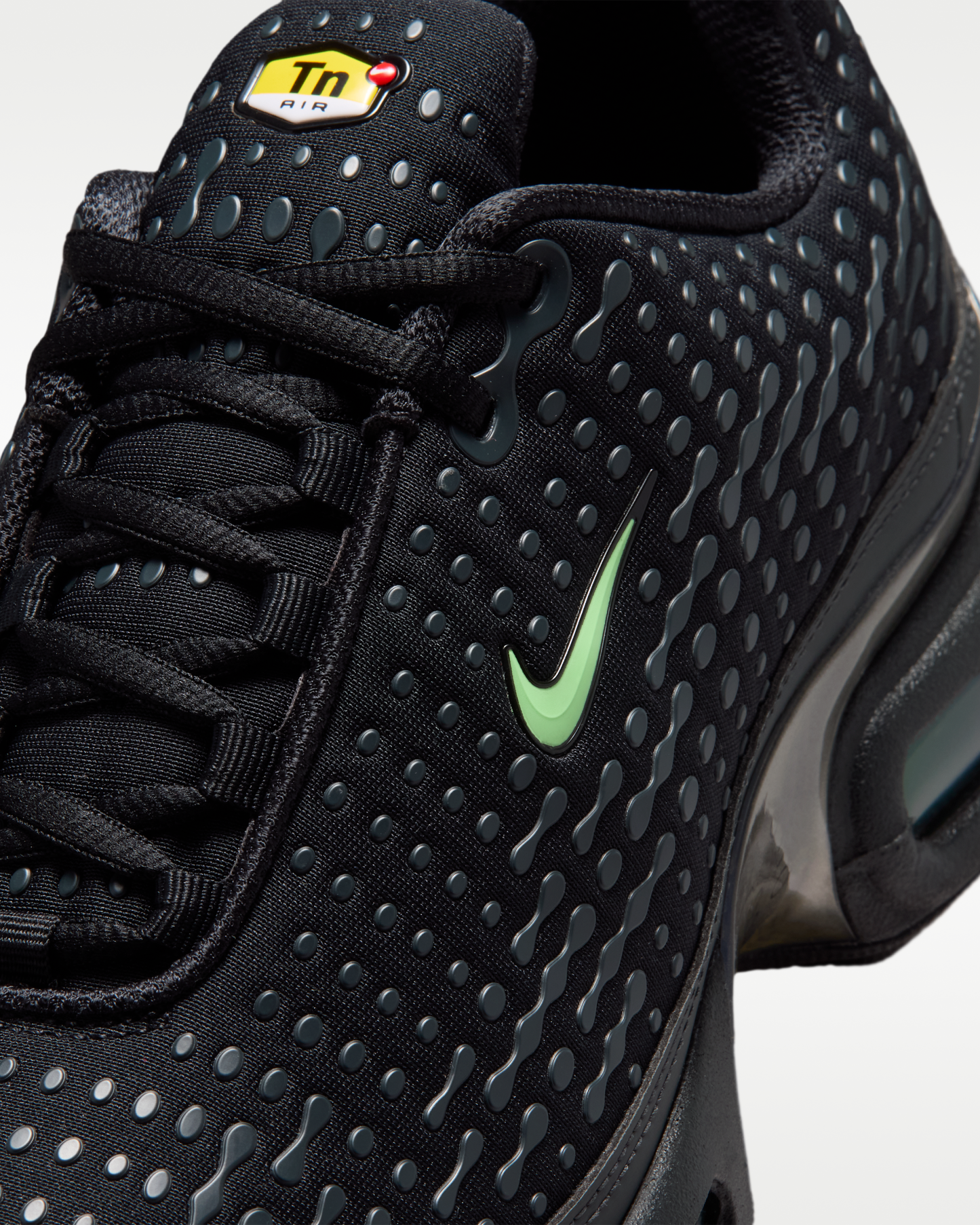 Nike Air Max Plus VII Men's Shoes - Black/Dark Smoke Grey/Metallic Pewter/Illusion Green - View 7