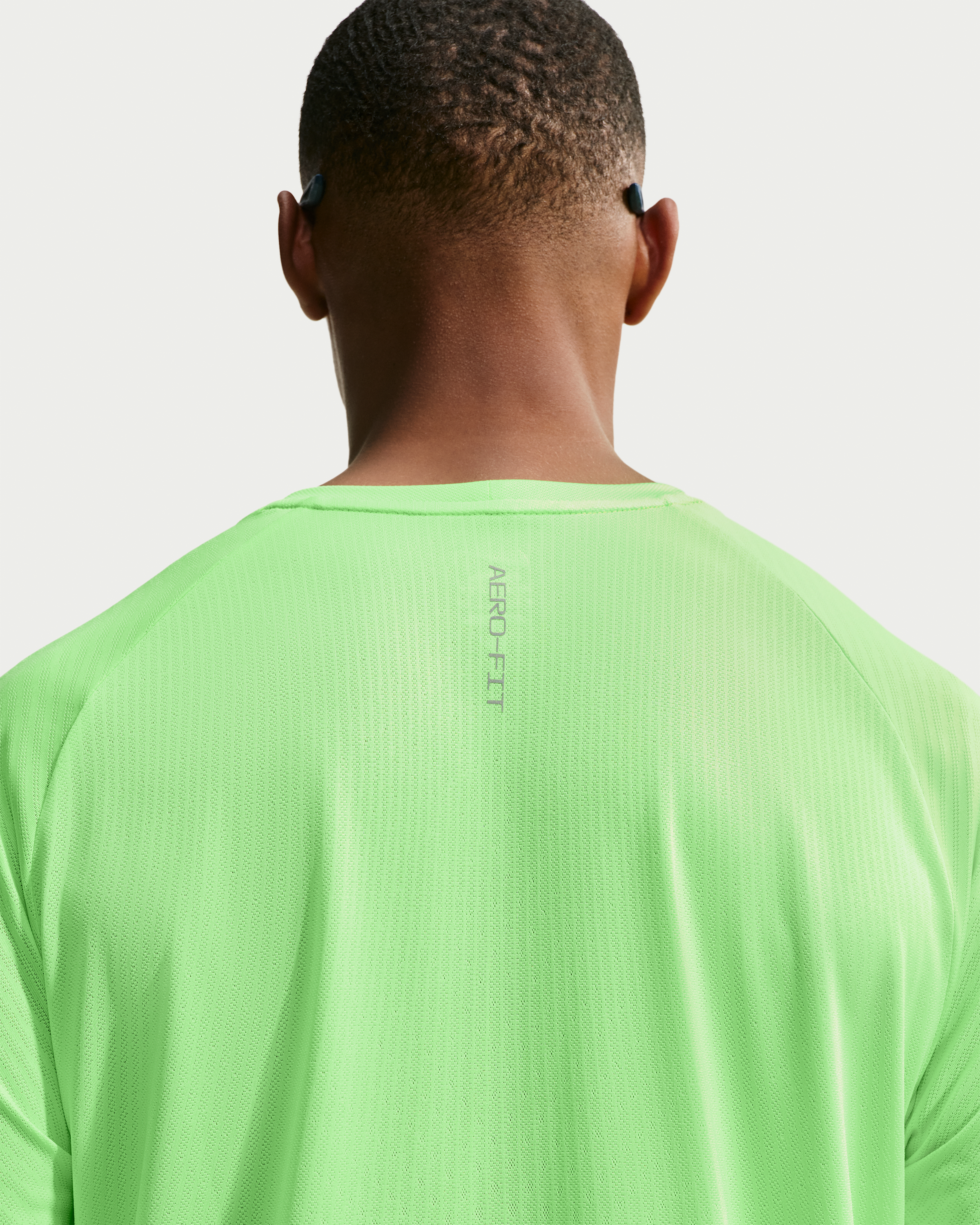 Nike Stride Aero-FIT Men's Short-Sleeve Running Top - Volt/Light Silver - View 2