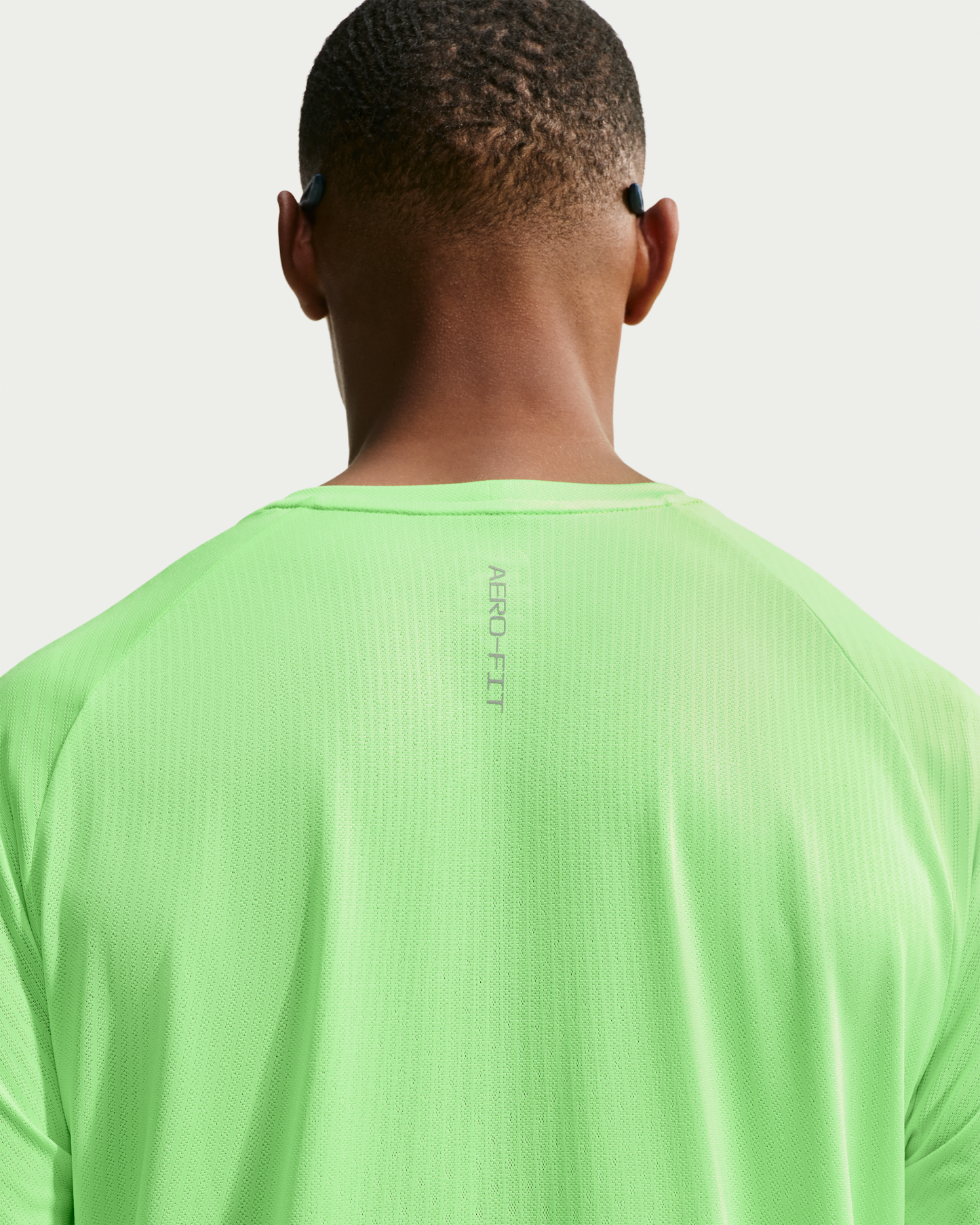 Nike Stride Aero-FIT Men's Short-Sleeve Running Top - Volt/Light Silver - View 2