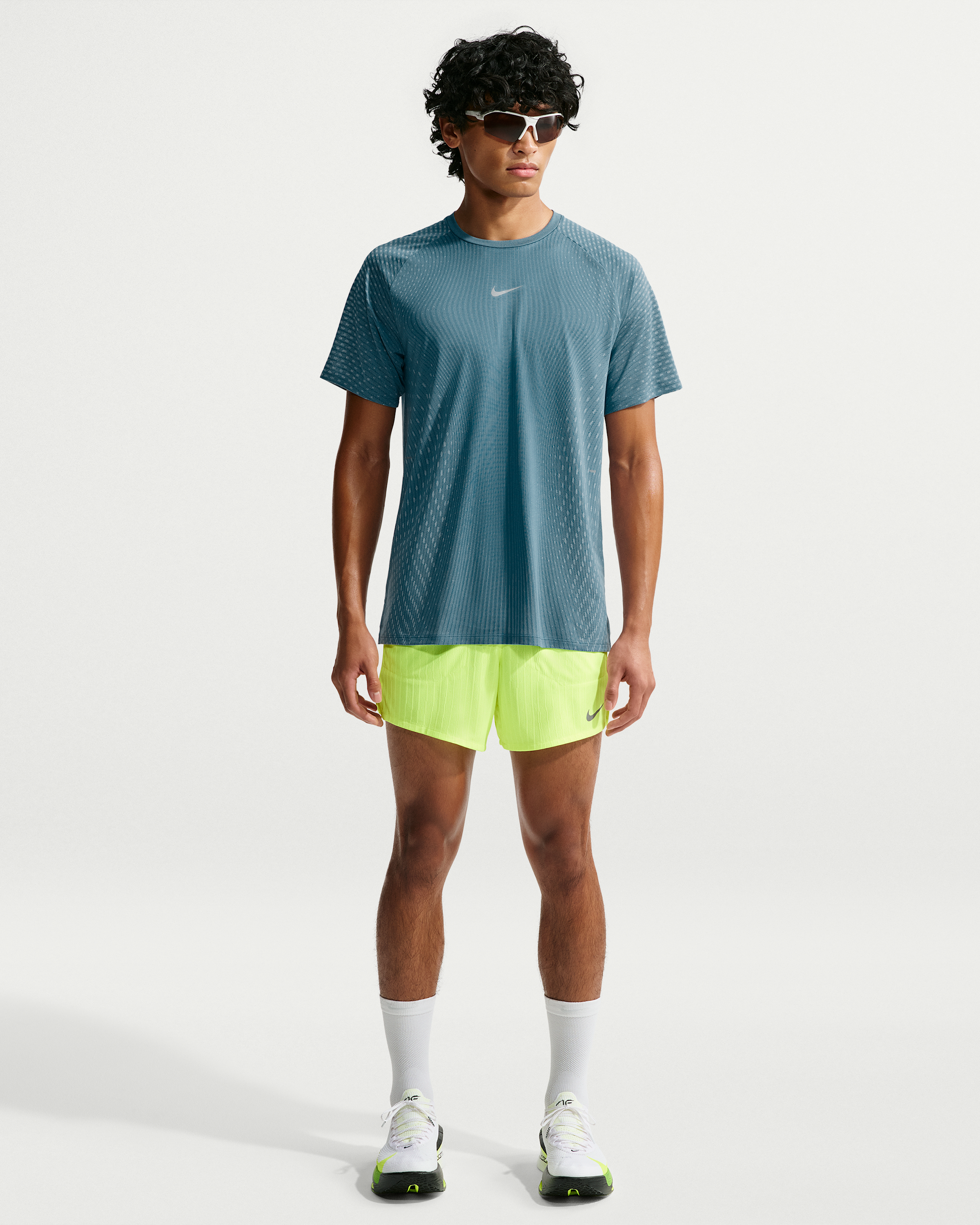 Nike Stride Aero-FIT Men's Short-Sleeve Running Top - Smoky Blue/Football Grey - View 4