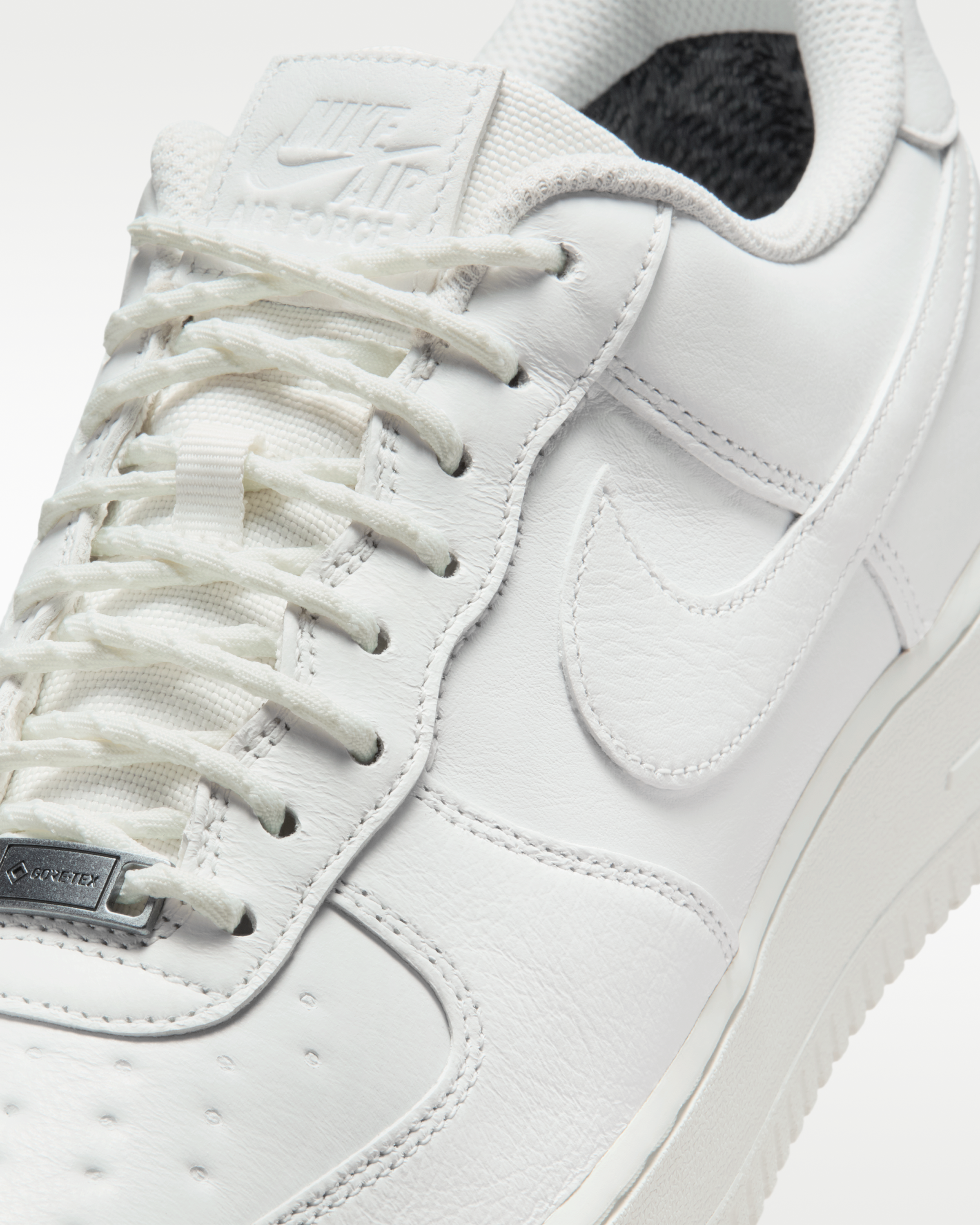 Air Force 1 GORE-TEX Vibram® Men's Waterproof Shoes - Summit White/Off-White/Speed Yellow/Summit White - View 7