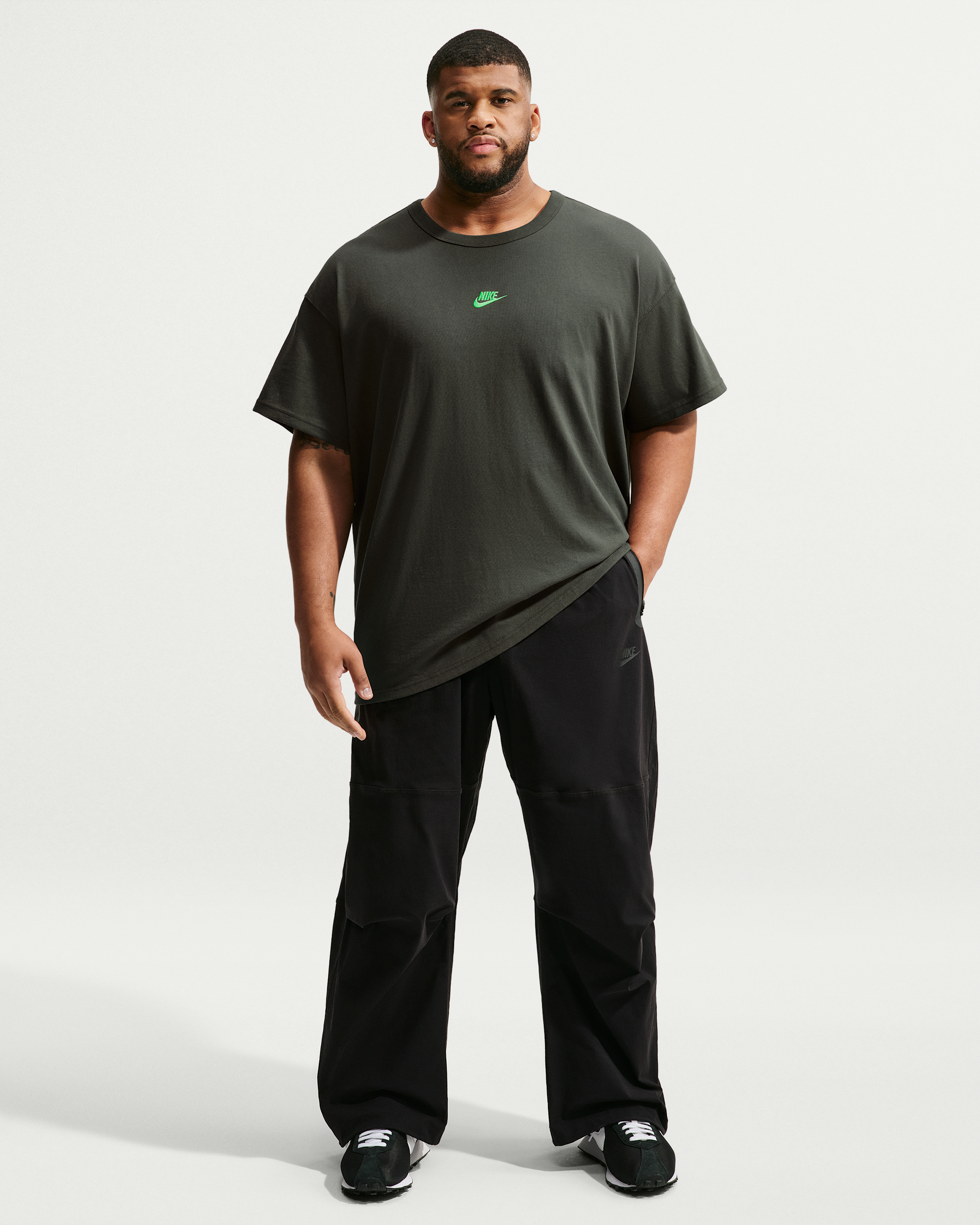 Nike Sportswear Premium Essentials Men's T-Shirt - Newsprint - View 9