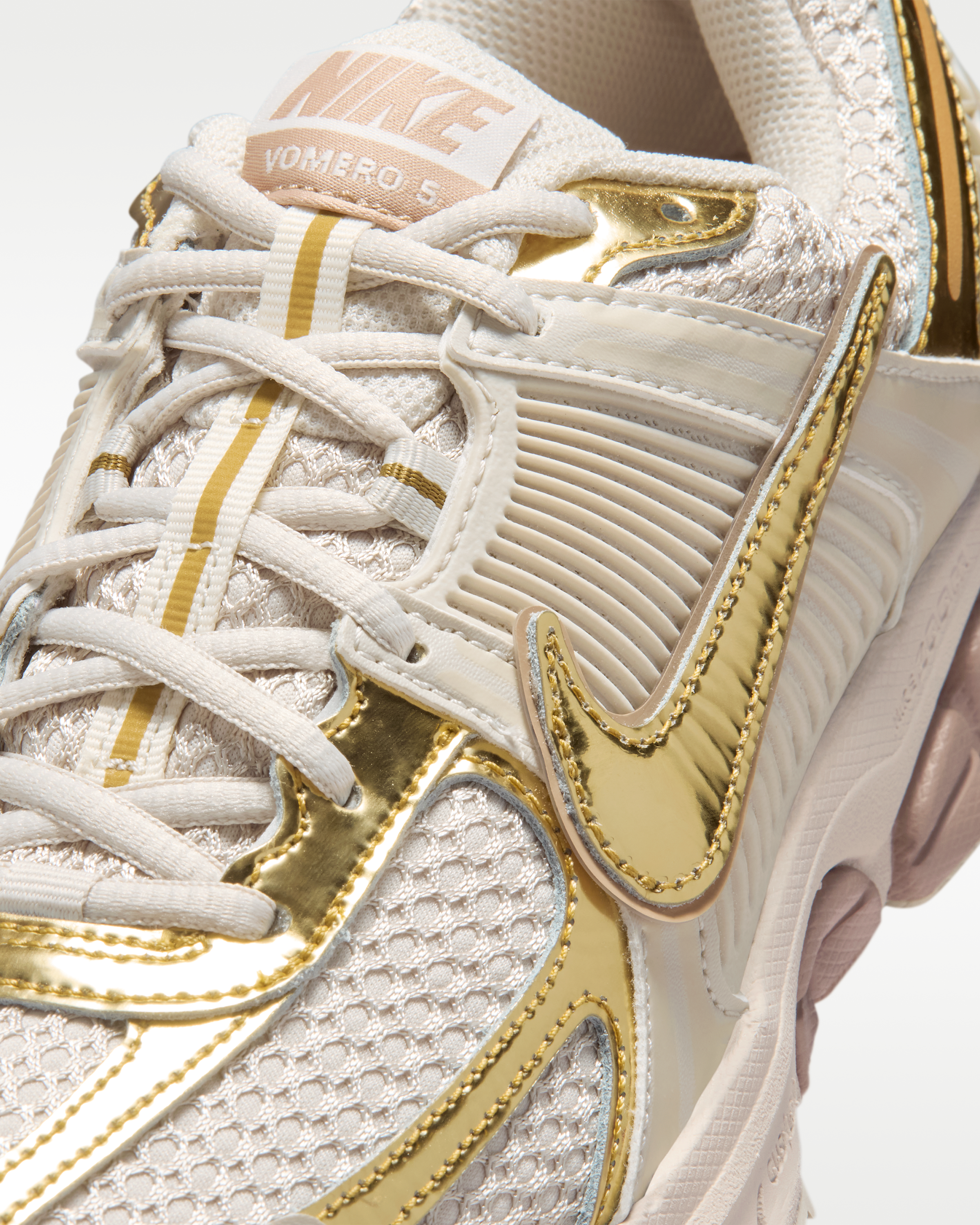 Nike Zoom Vomero 5 Women's Shoes - Light Orewood Brown/Hemp/Phantom/Metallic Gold - View 7