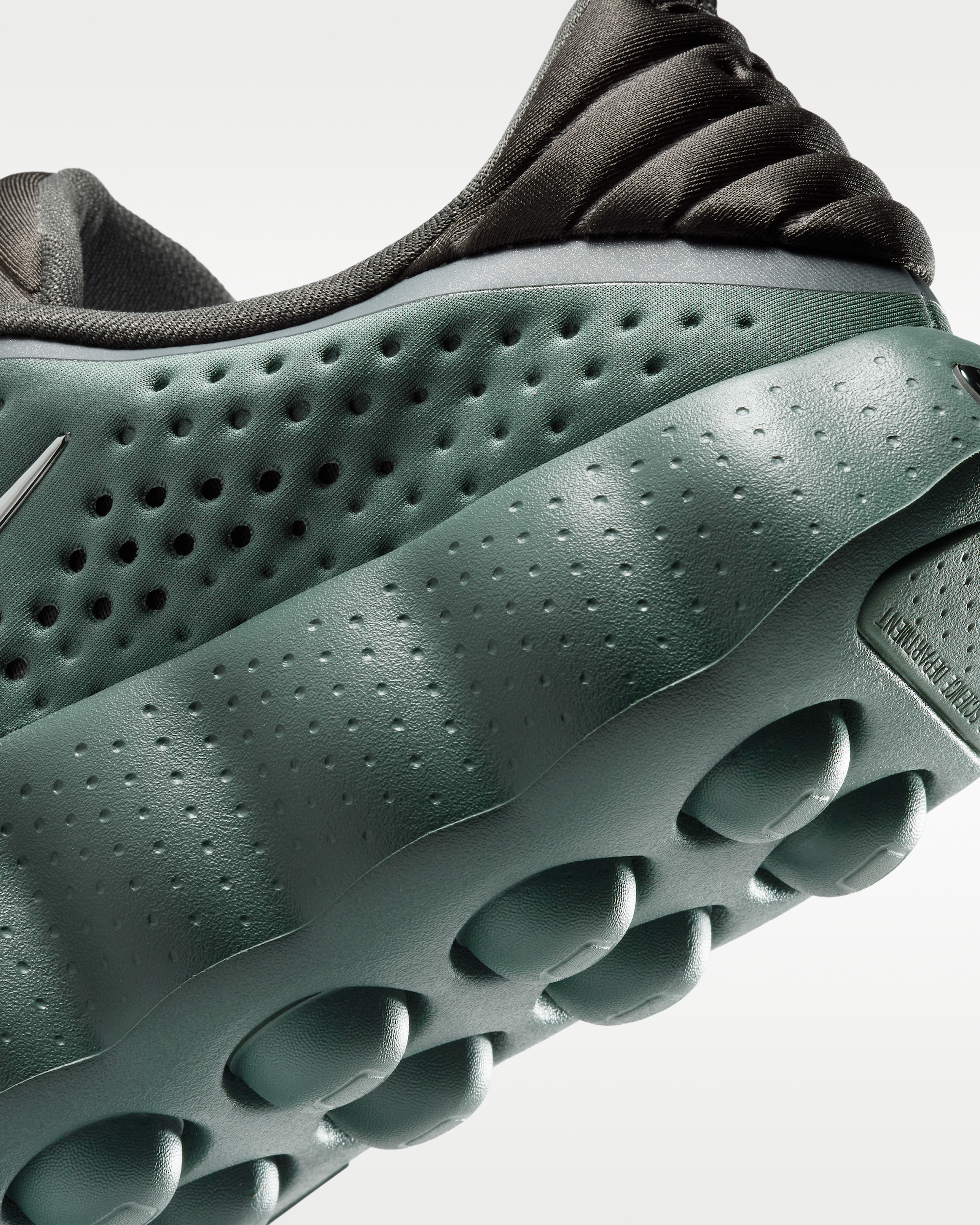 Nike Mind 002 Men's Pregame Shoes - Camo Green/Newsprint/Phantom - View 9