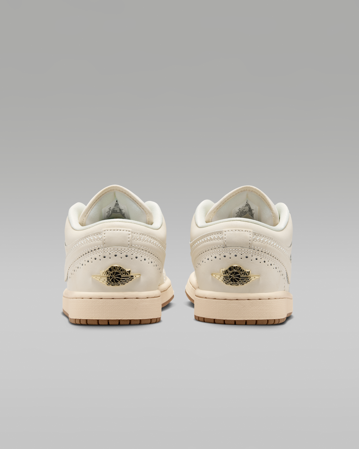 Air Jordan 1 Low SE Women's Shoes - Chalk/Metallic Gold/Pearl White/Chalk - View 6