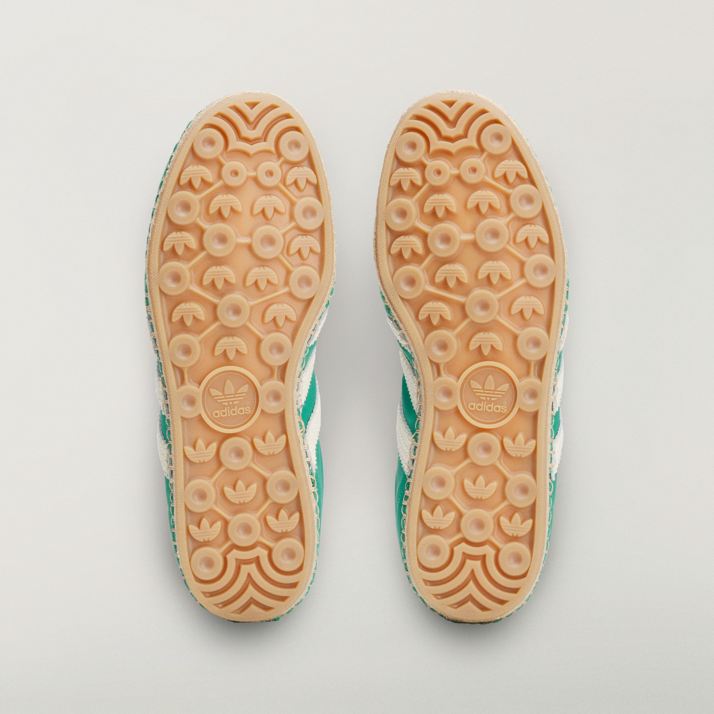 adidas CLOT Samba By Edison Chen Trainers - Court Green / Warm Vanilla / Core Black - View 4