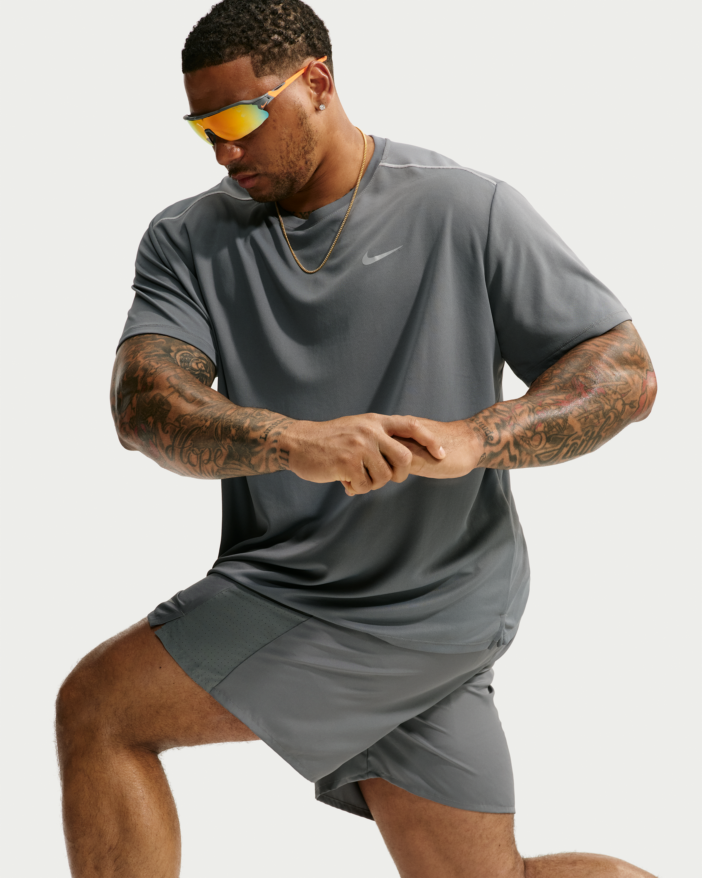 Nike Miler Men's Dri-FIT Short-Sleeve Running Top - Smoke Grey/Iron Grey - View 9