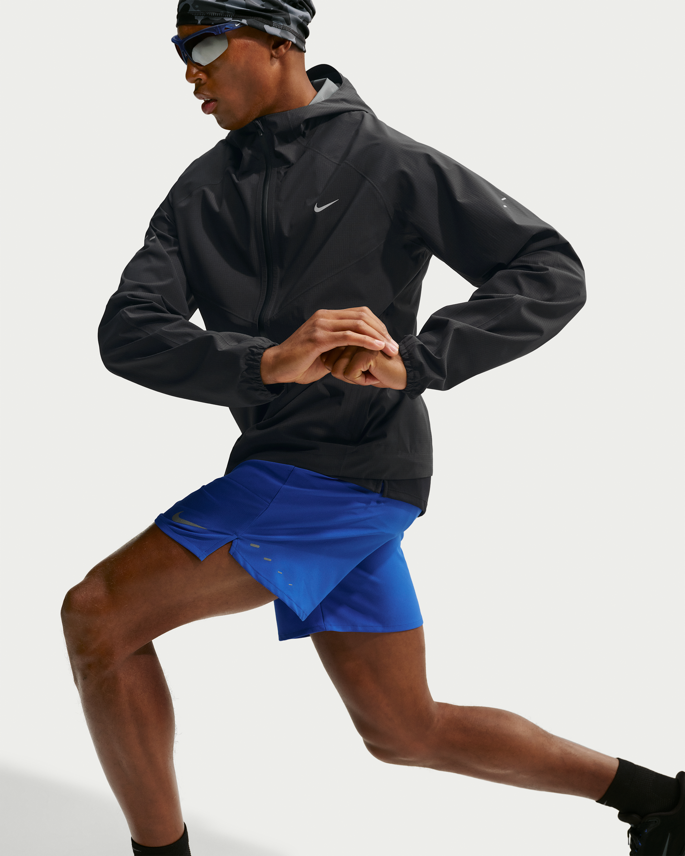 Nike Stride Men's Storm-FIT ADV Waterproof Running Jacket - Black - View 1