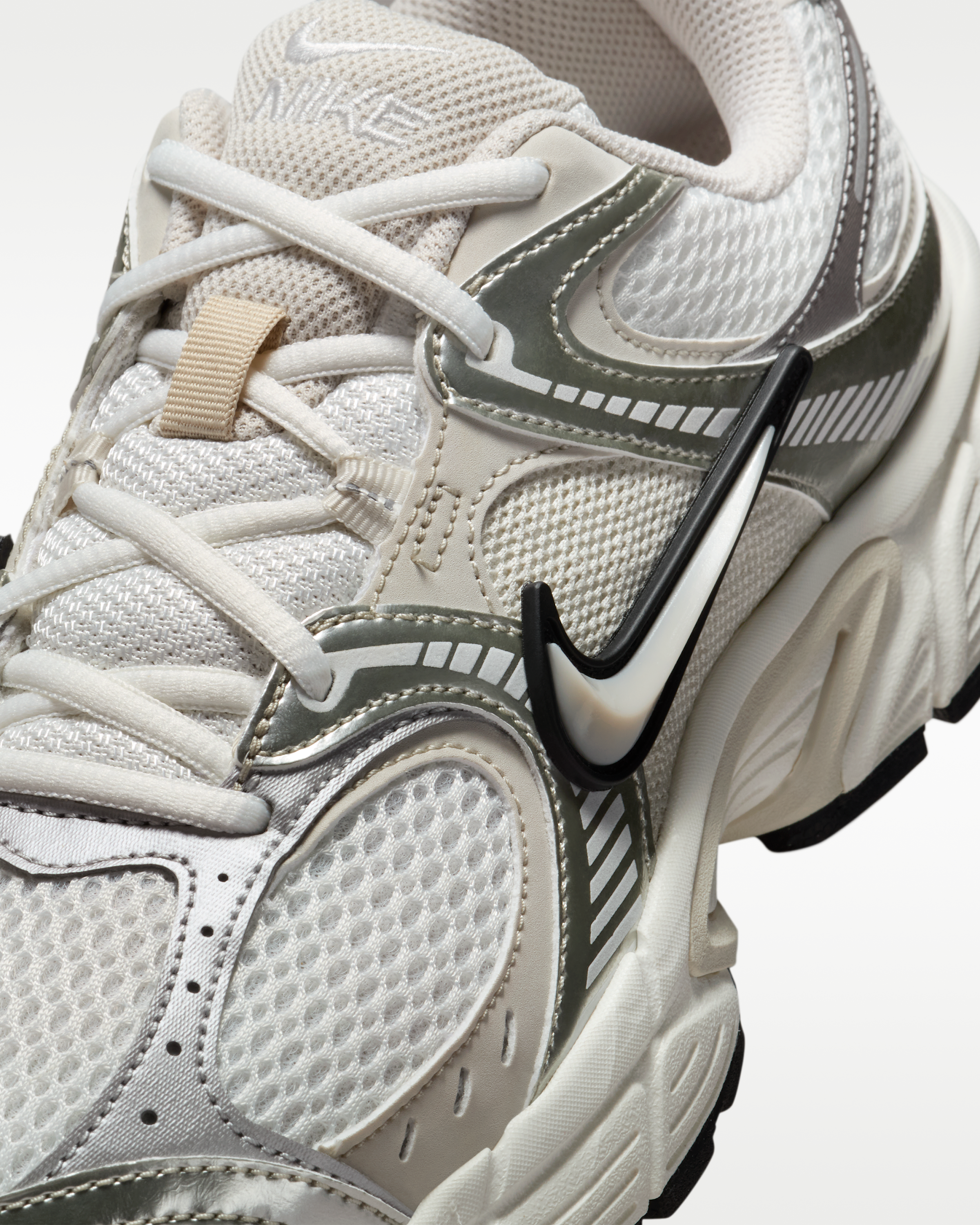 Nike V5 RNR Women's Shoes with Reflective Design Accents - Summit White/Sail/Black/Light Orewood Brown - View 7