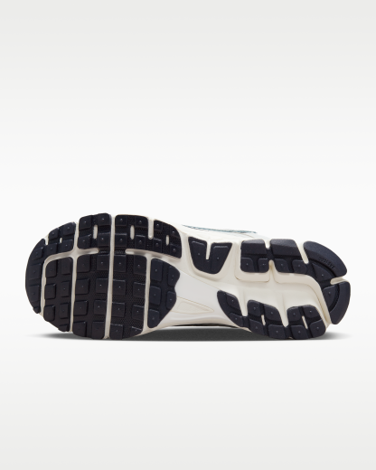 Nike Zoom Vomero 5 Women's Shoes - Photon Dust/Gridiron/Sail/Chrome - View 2
