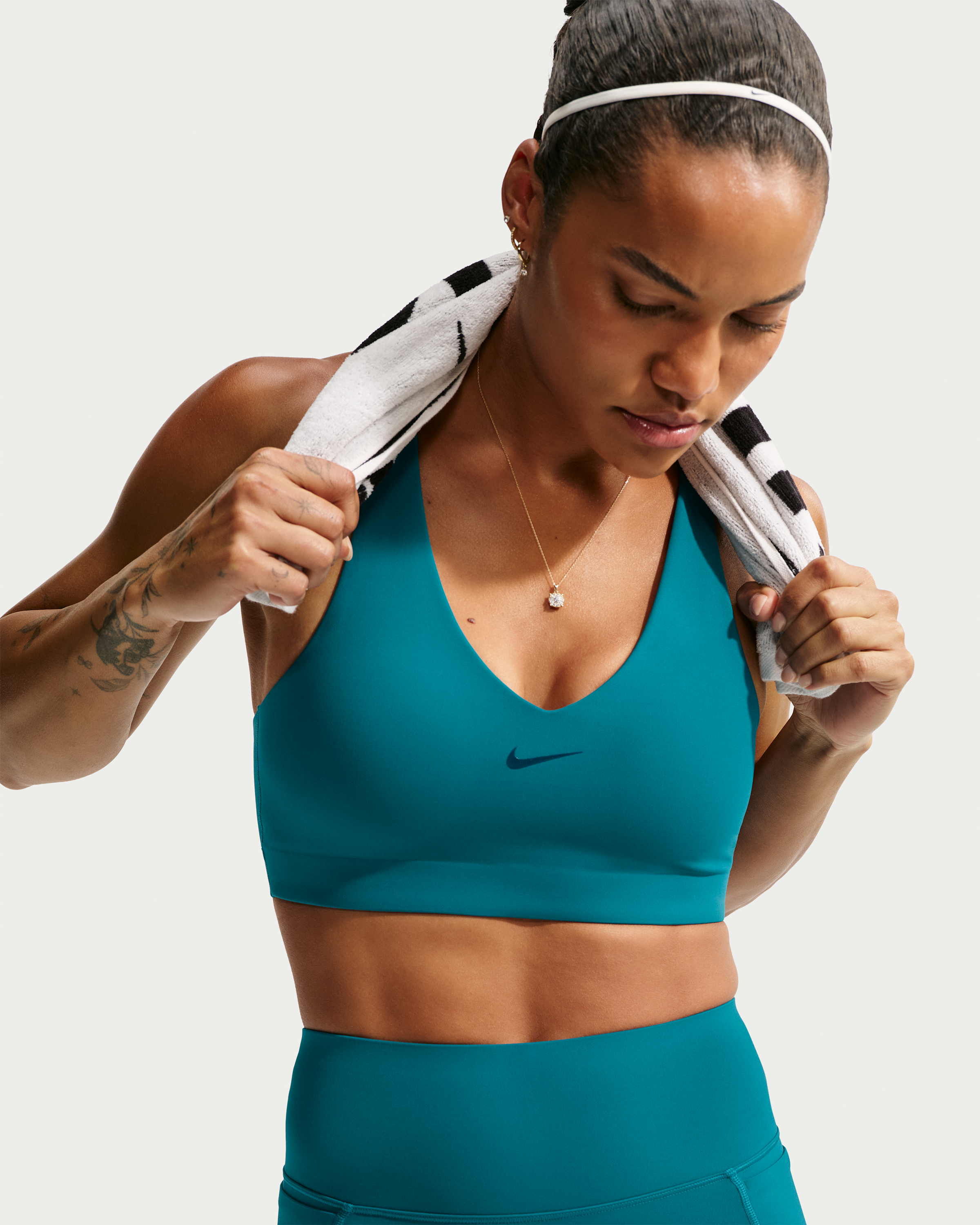 Nike Universa Women's Medium-Support Padded Sport Bra - Bright Spruce/Bright Spruce/Midnight Turquoise - View 1