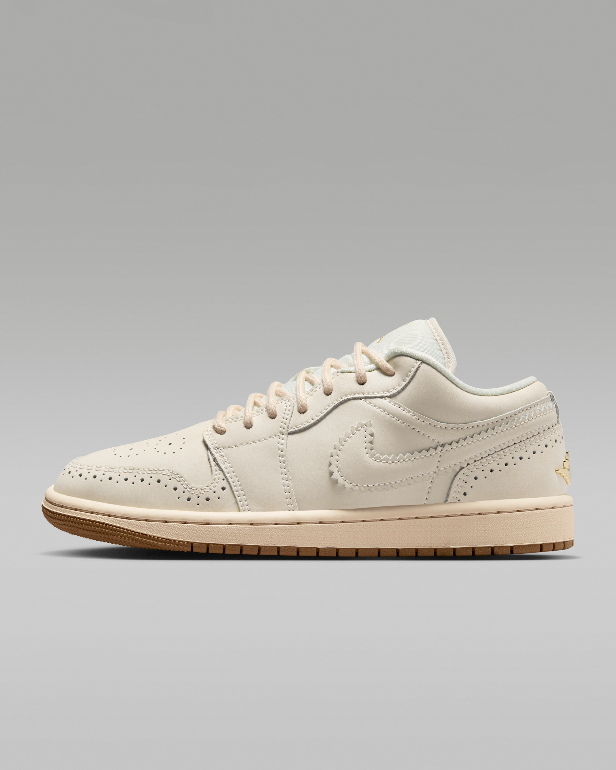 Air Jordan 1 Low SE Women's Shoes - Chalk/Metallic Gold/Pearl White/Chalk - View 1