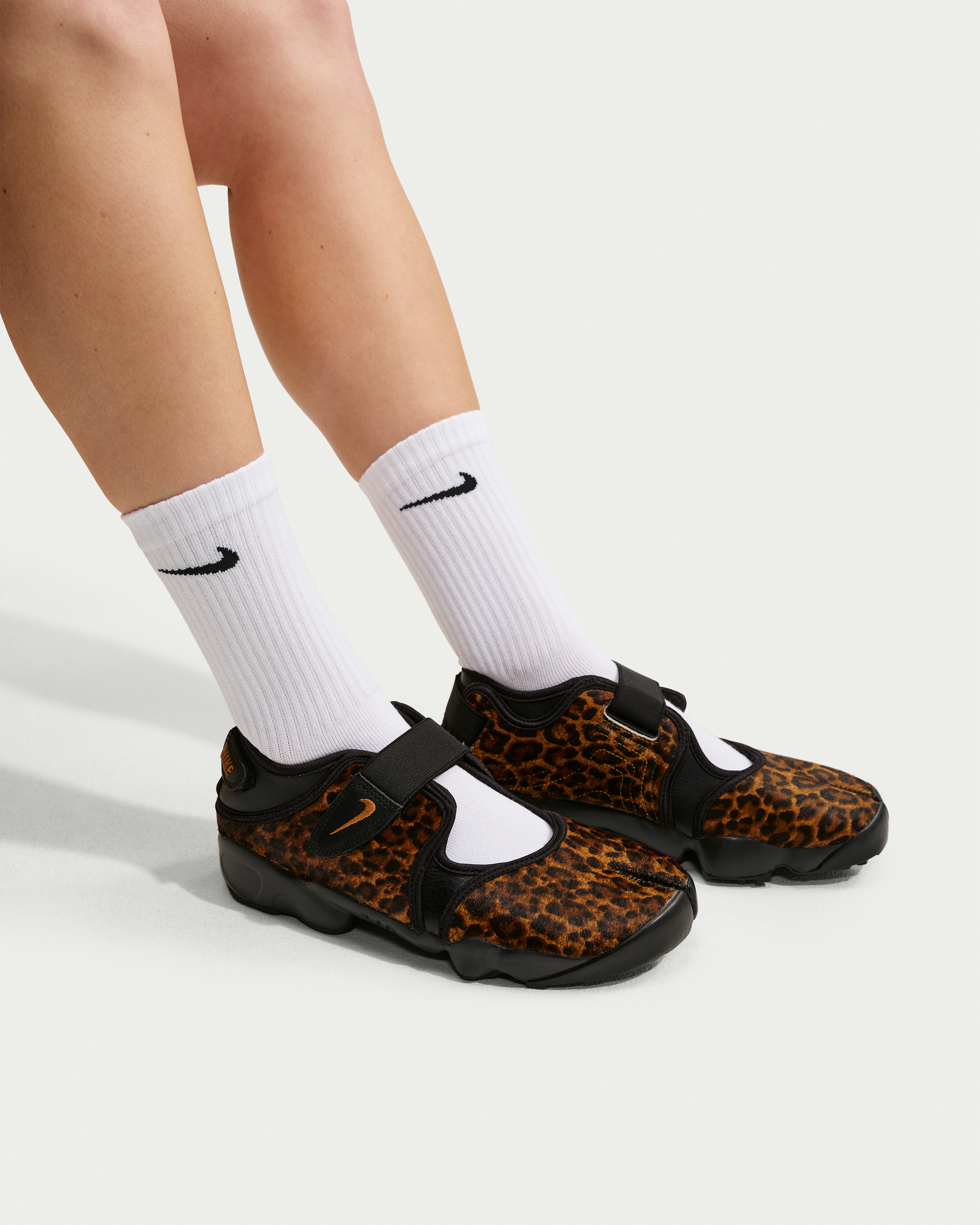 Nike Air Rift Women's Shoes - Black/Desert Ochre - View 9