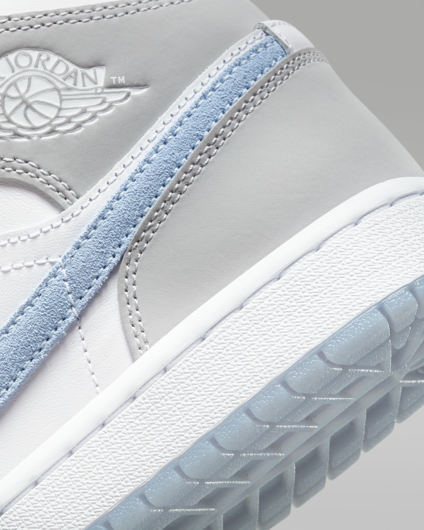 Air Jordan 1 Mid Women's Shoes - White/Wolf Grey/Aluminium - View 8