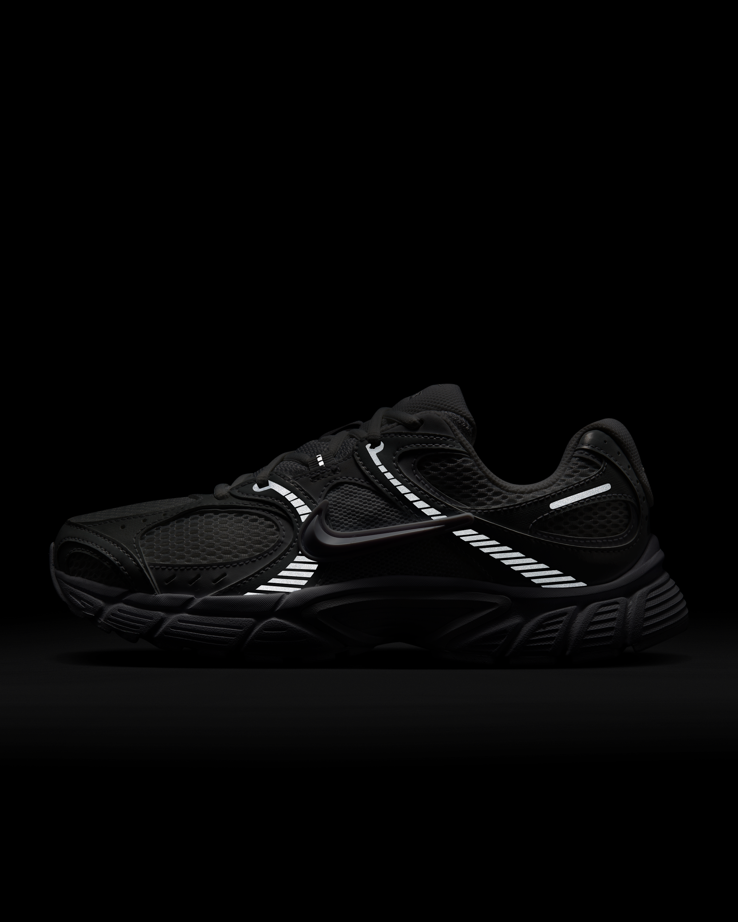 Nike V5 RNR Women's Shoes with Reflective Design Accents - White/Black/Metallic Silver/White - View 11