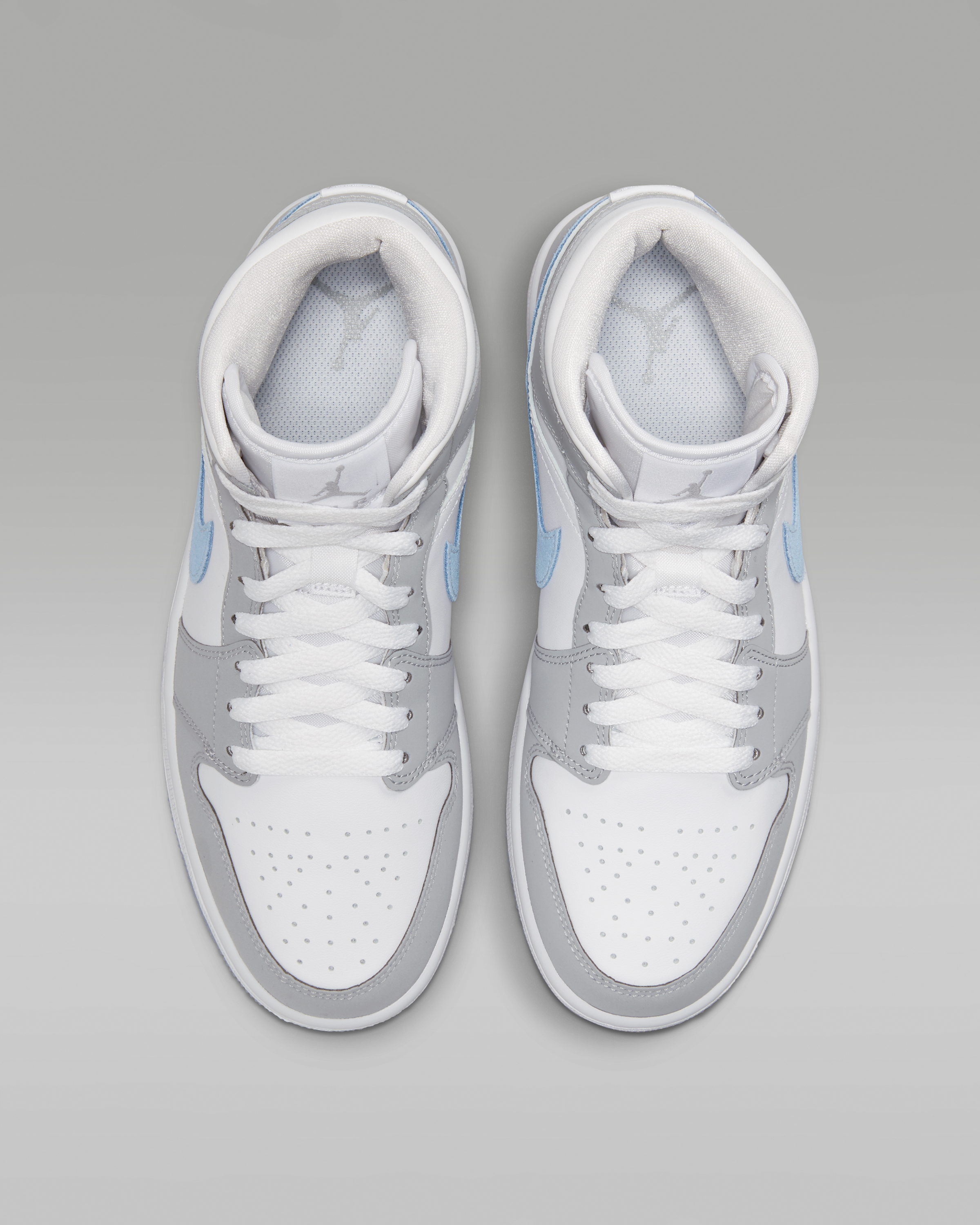 Air Jordan 1 Mid Women's Shoes - White/Wolf Grey/Aluminium - View 4