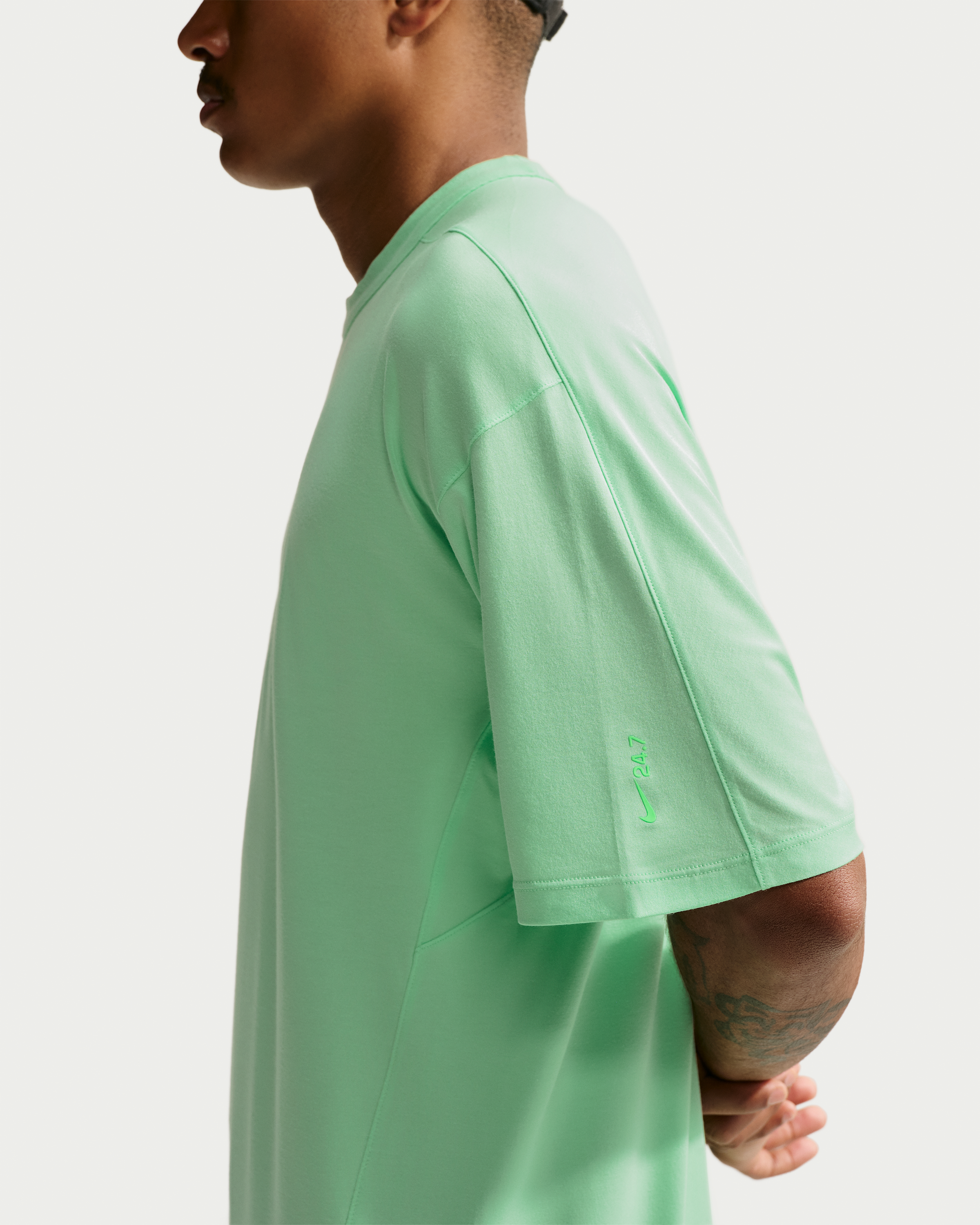 Nike 24.7 ImpossiblySoft Light Men's Dri-FIT Short-Sleeved T-Shirt - Cucumber Calm/Sail/Illusion Green - View 3