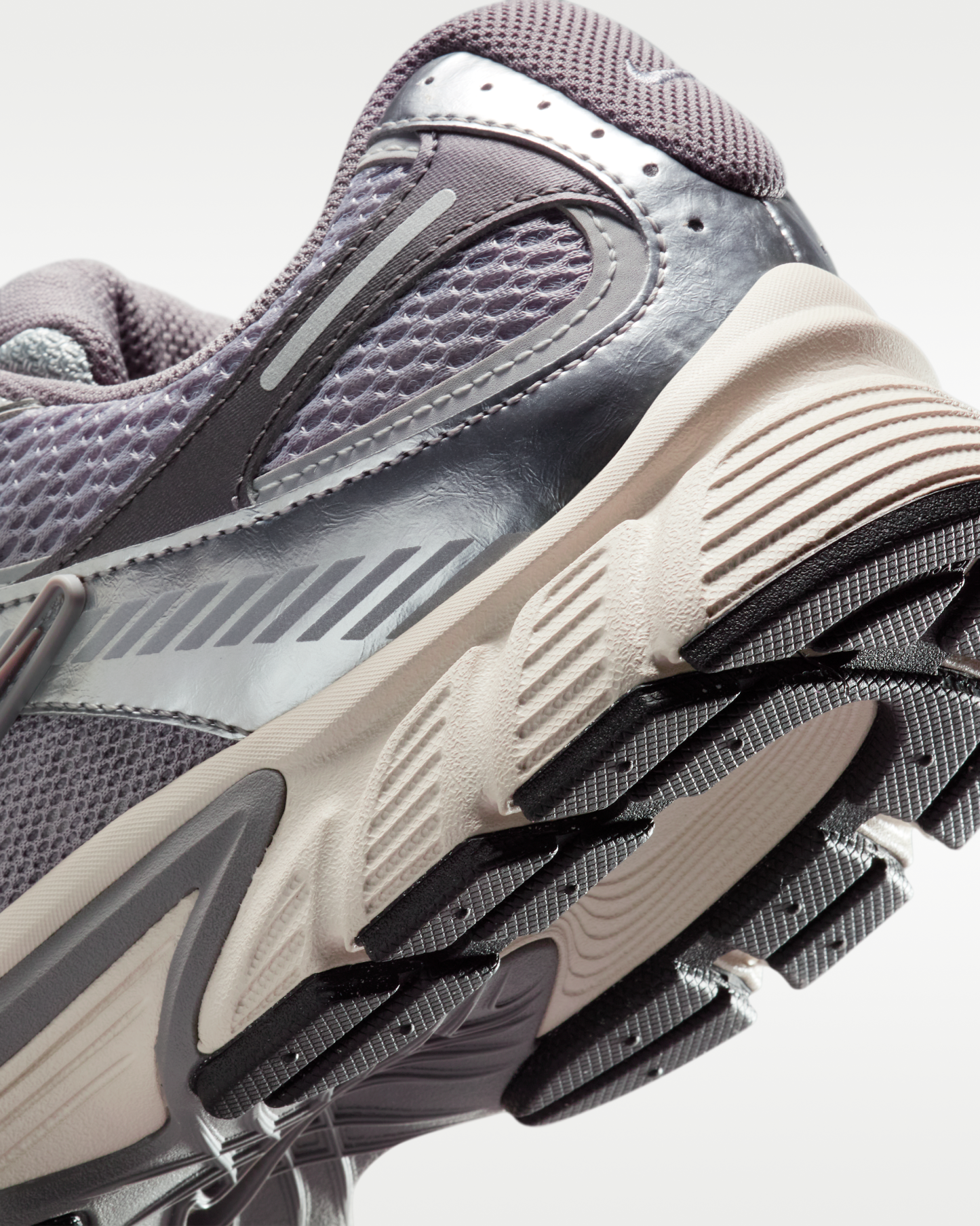 Nike V5 RNR Men's Shoes - Cement Grey/Grey Fog/Light Orewood Brown/Cement Grey - View 8