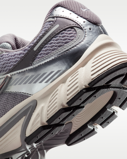 Nike V5 RNR Men's Shoes - Cement Grey/Grey Fog/Light Orewood Brown/Cement Grey - View 8