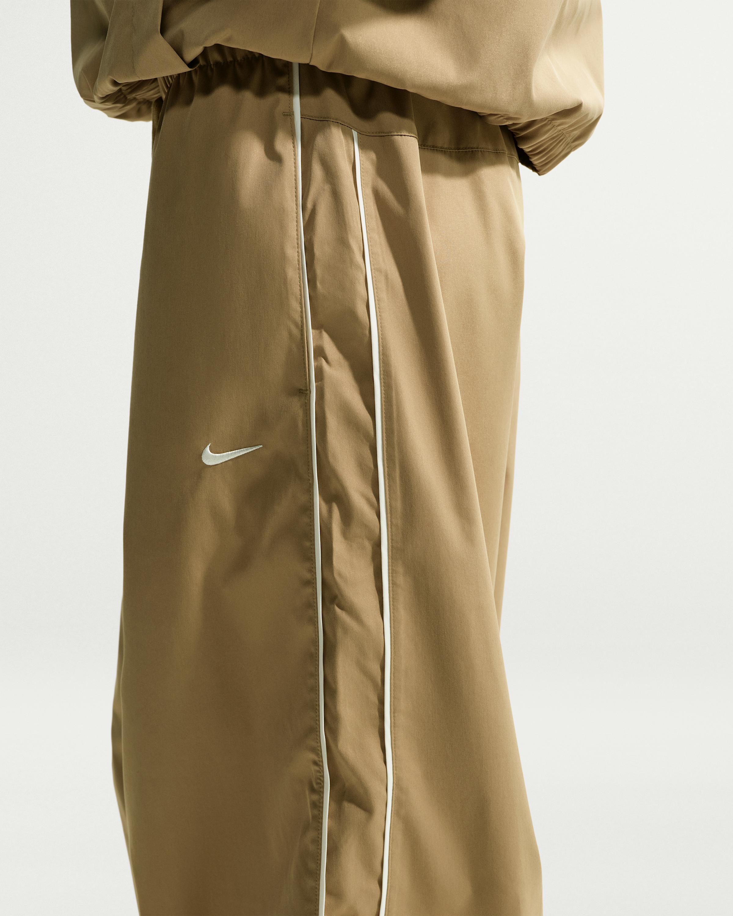 Nike Sportswear Women's Loose Mid-Rise Barrel Trousers - Parachute Beige/Sail/Sail - View 3
