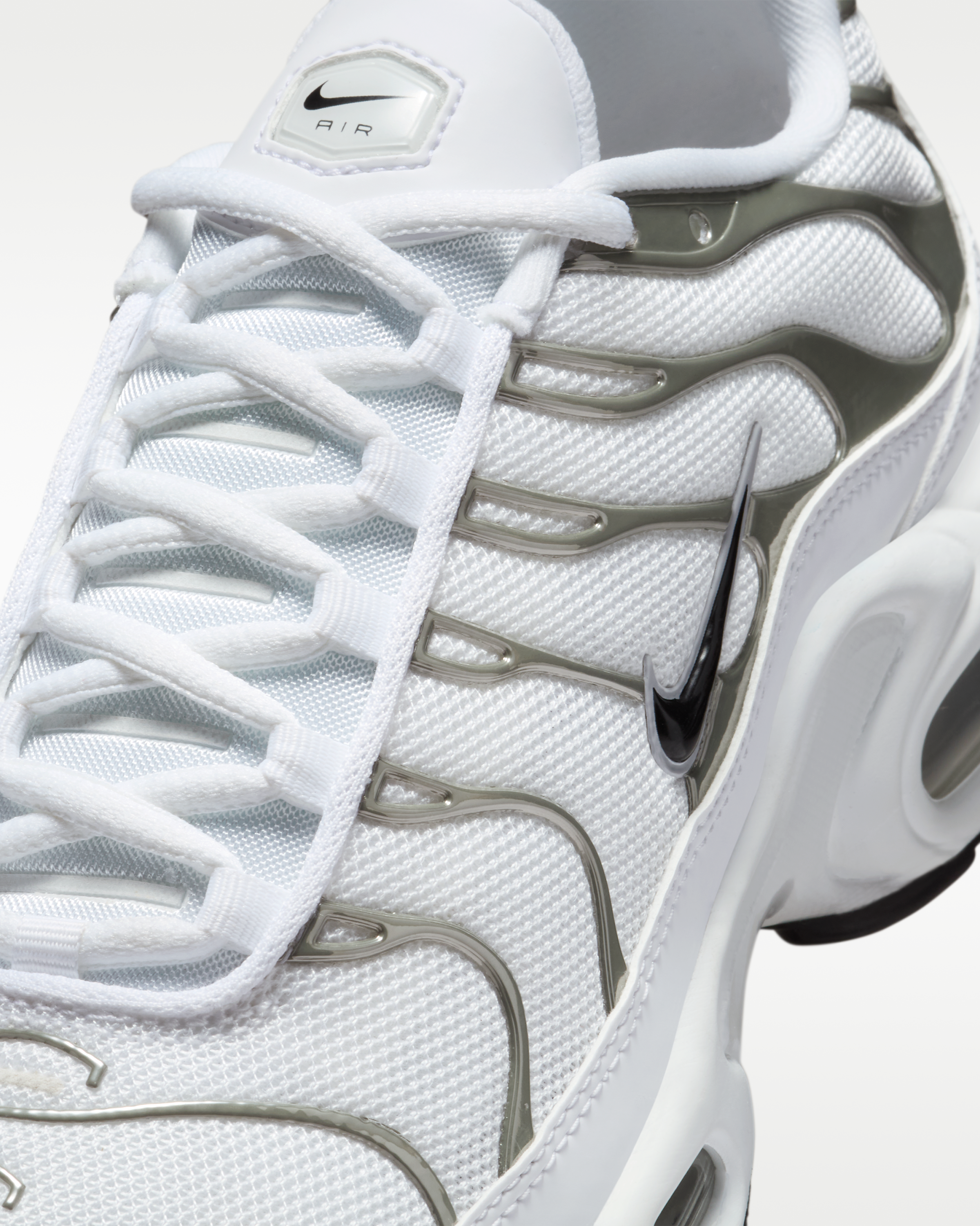 Nike Air Max Plus SE Women's Shoes - White/Pure Platinum/Black - View 7