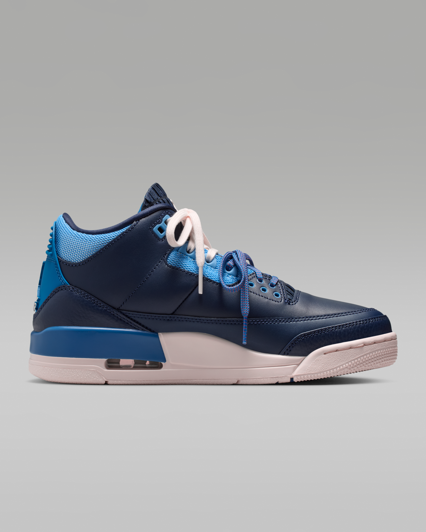 Air Jordan 3 Retro 'Sport Renaissance' Women's Shoes - Obsidian/Track Red/Chalk/Chalk - View 3