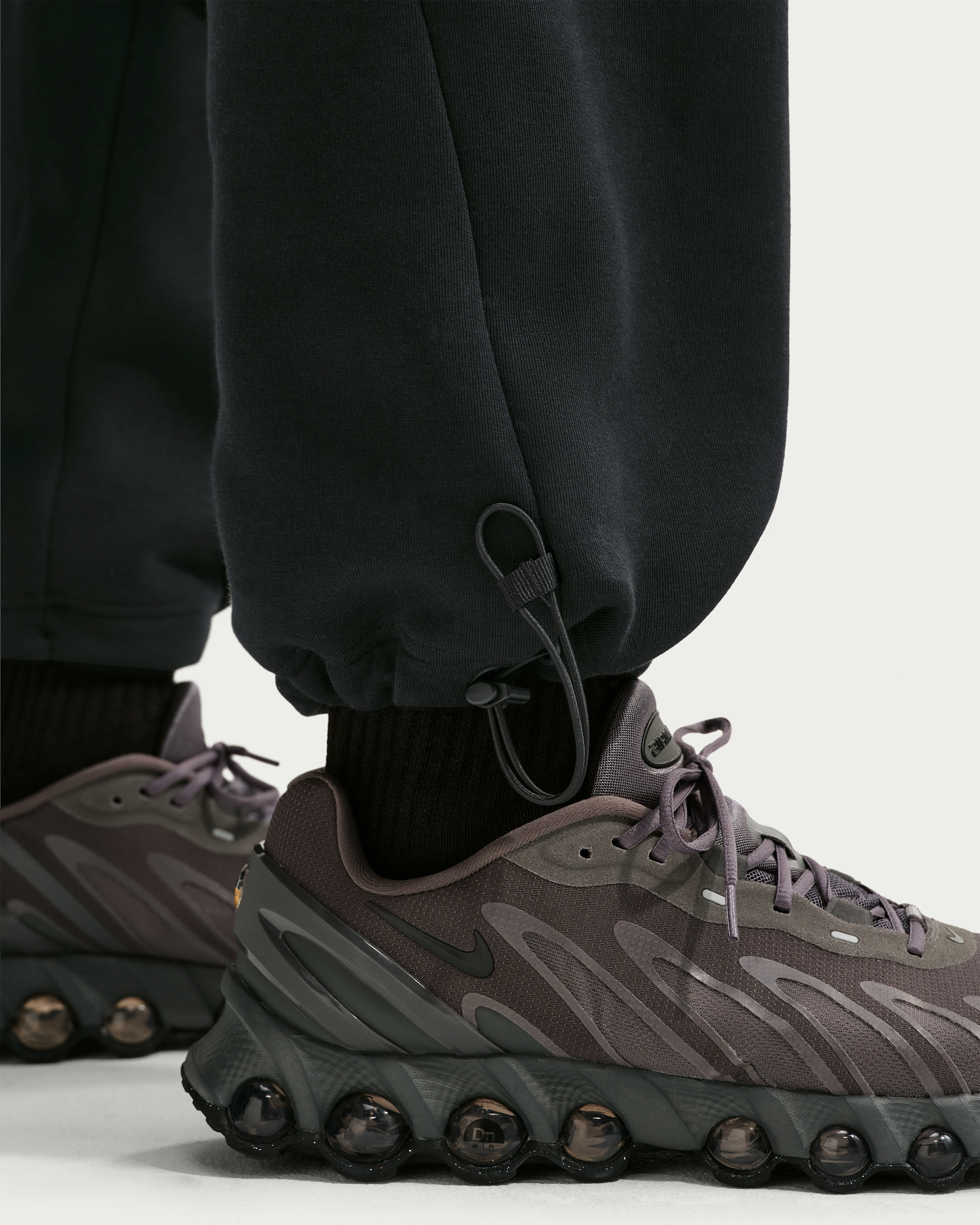 Nike Tech Men's Colour-Block Open-Hem Fleece Trousers - Black/Anthracite/Black - View 6