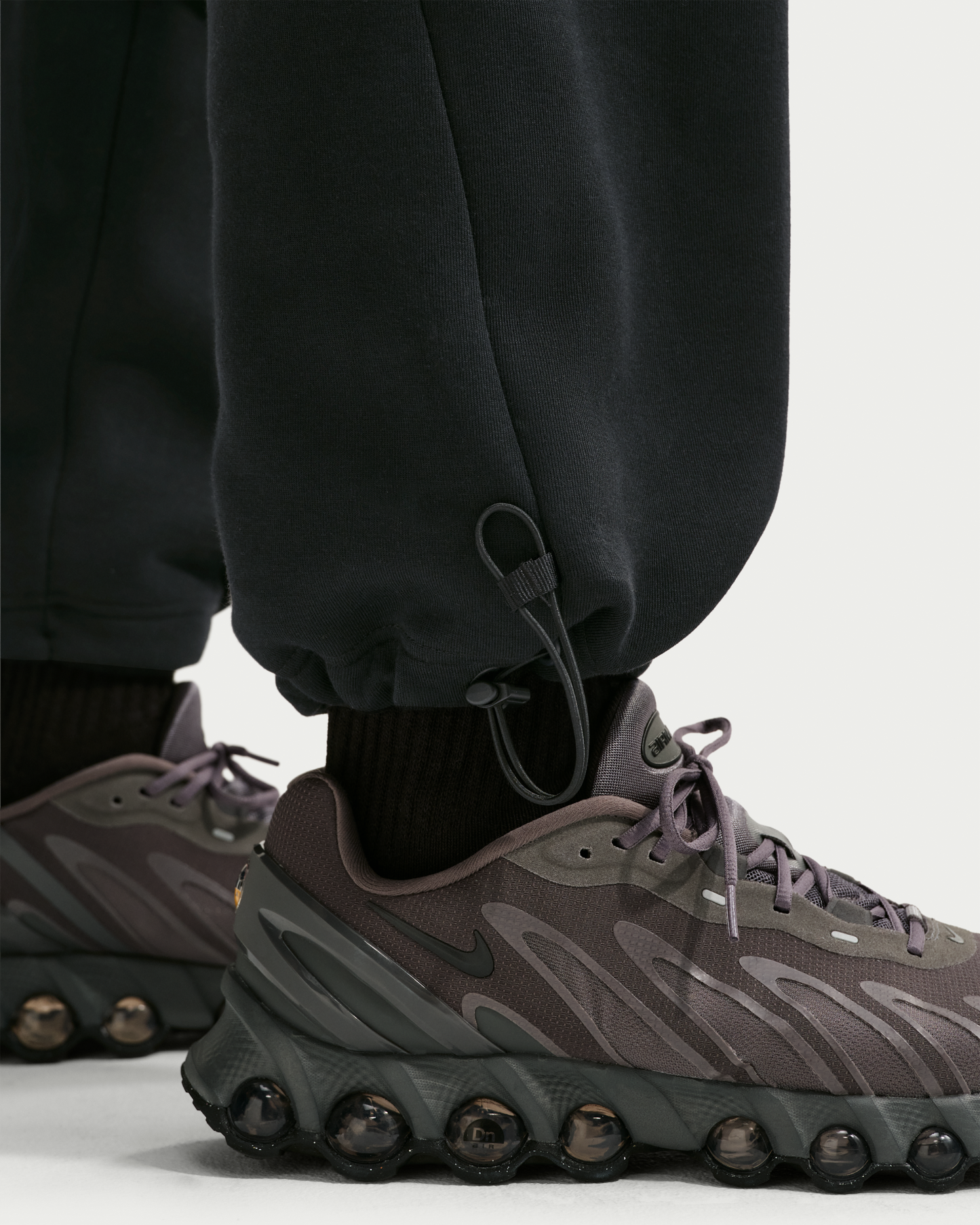 Nike Tech Men's Colour-Block Open-Hem Fleece Trousers - Black/Anthracite/Black - View 6