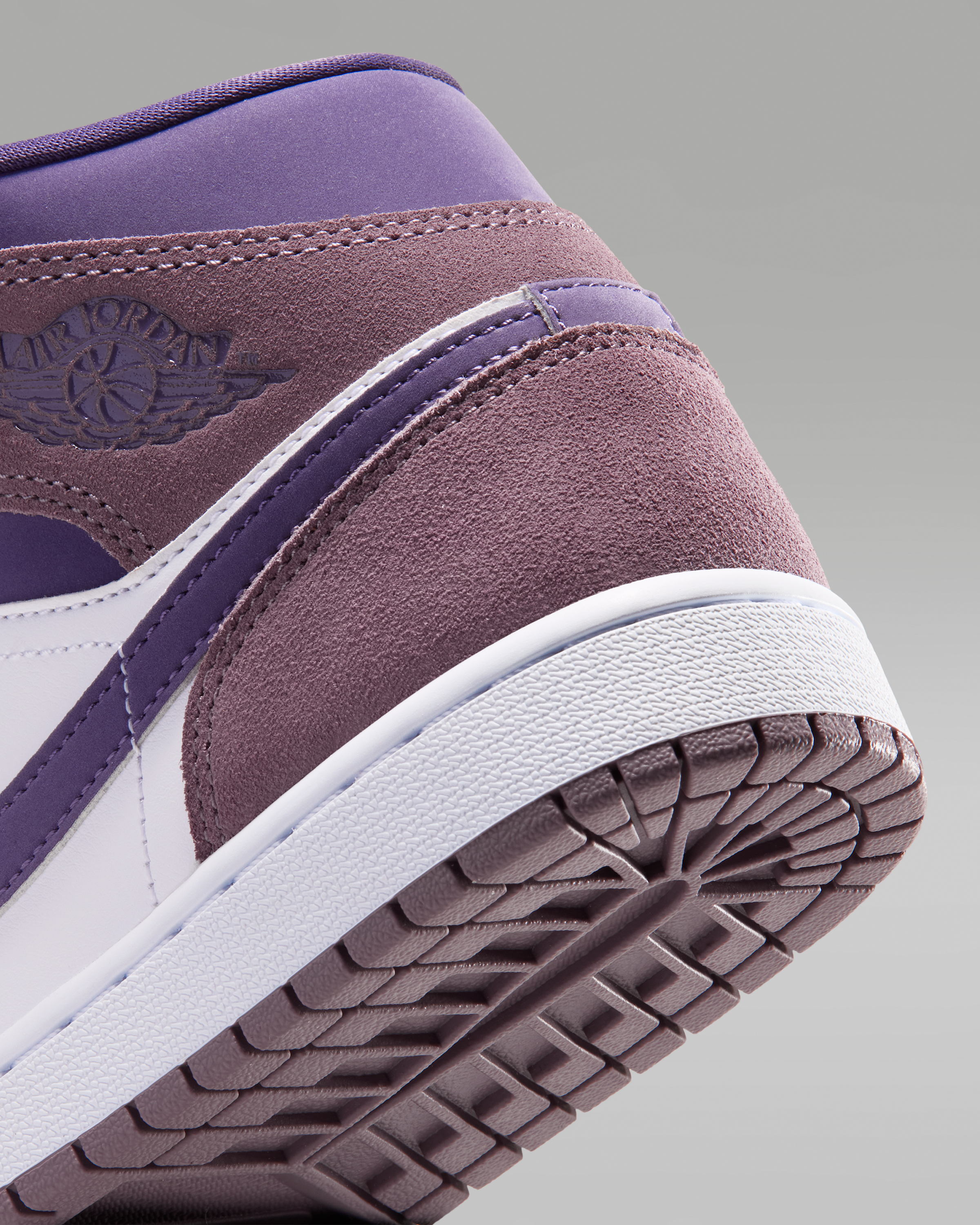 Air Jordan 1 Mid Women's Shoes - Purple Smoke/White/Canyon Purple - View 8