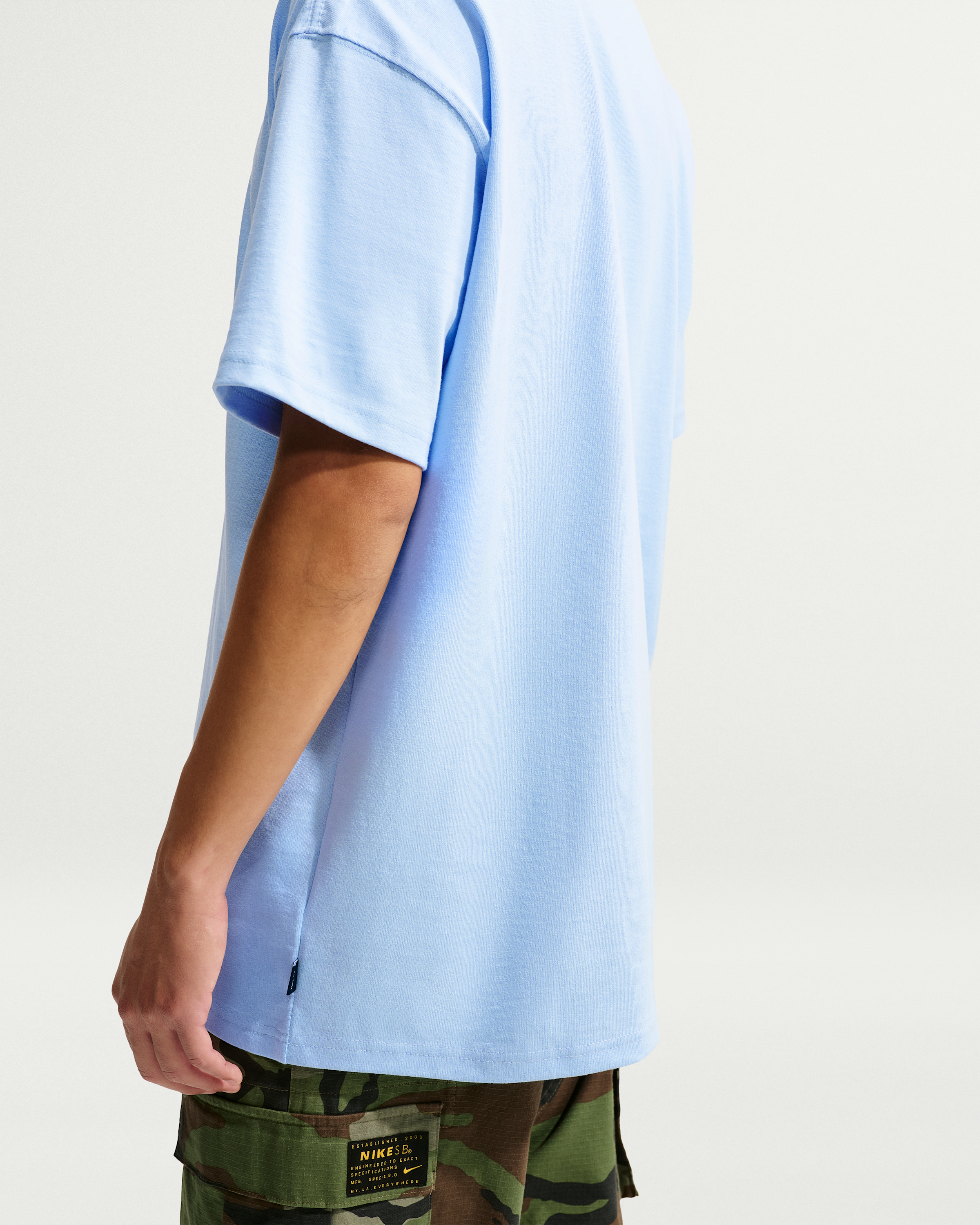 Nike Sportswear Premium Essentials Men's T-Shirt - Ice Blue/Flat Gold - View 2