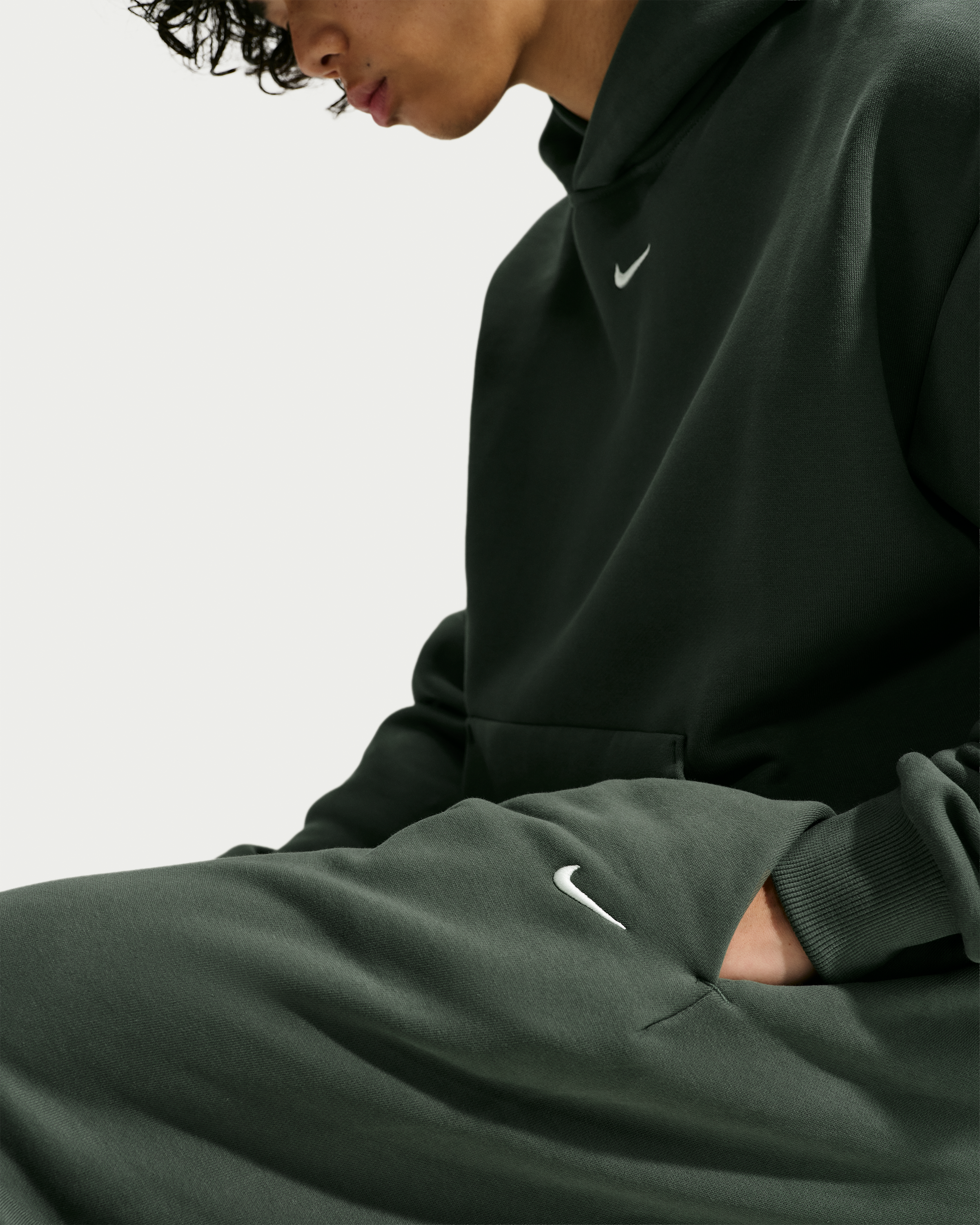 Nike Solo Fleece Men's Cuffed Trousers - Camo Green/Sail - View 4