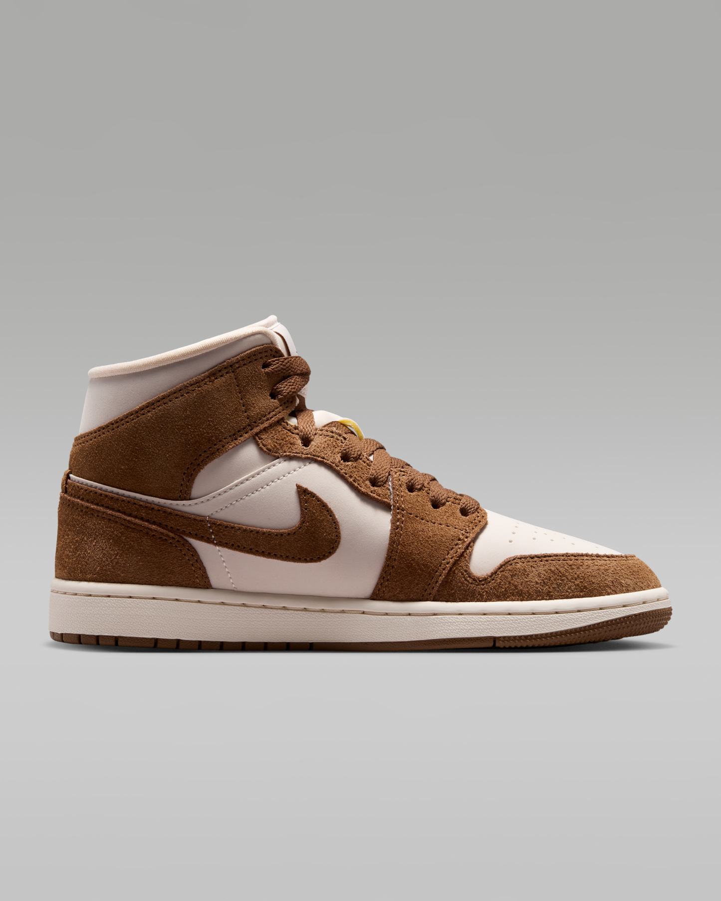 Air Jordan 1 Mid Women's Shoes - Light British Tan/Chalk - View 3