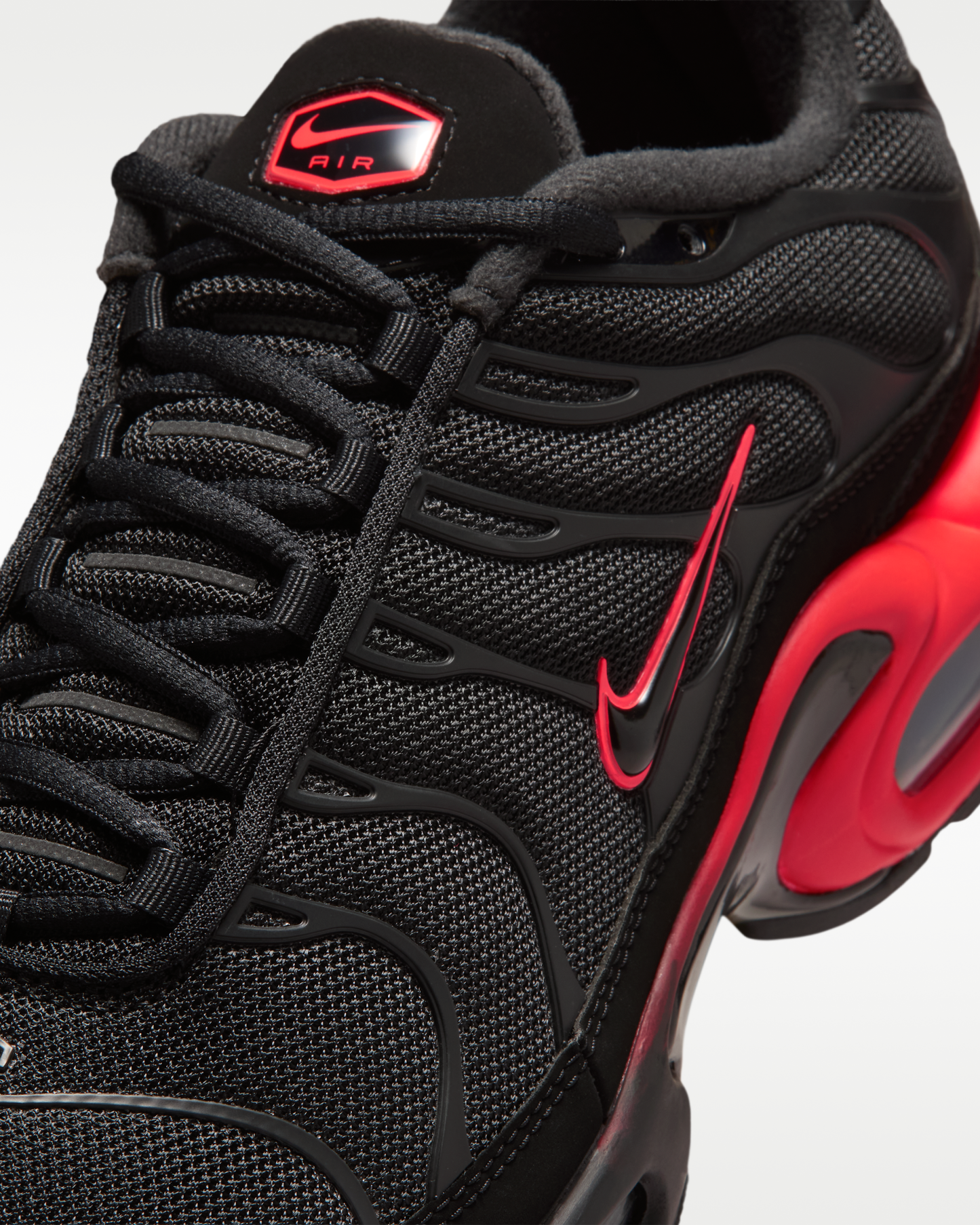 Nike Air Max Plus Men's Shoes - Black/Bright Crimson/Black/Black - View 7