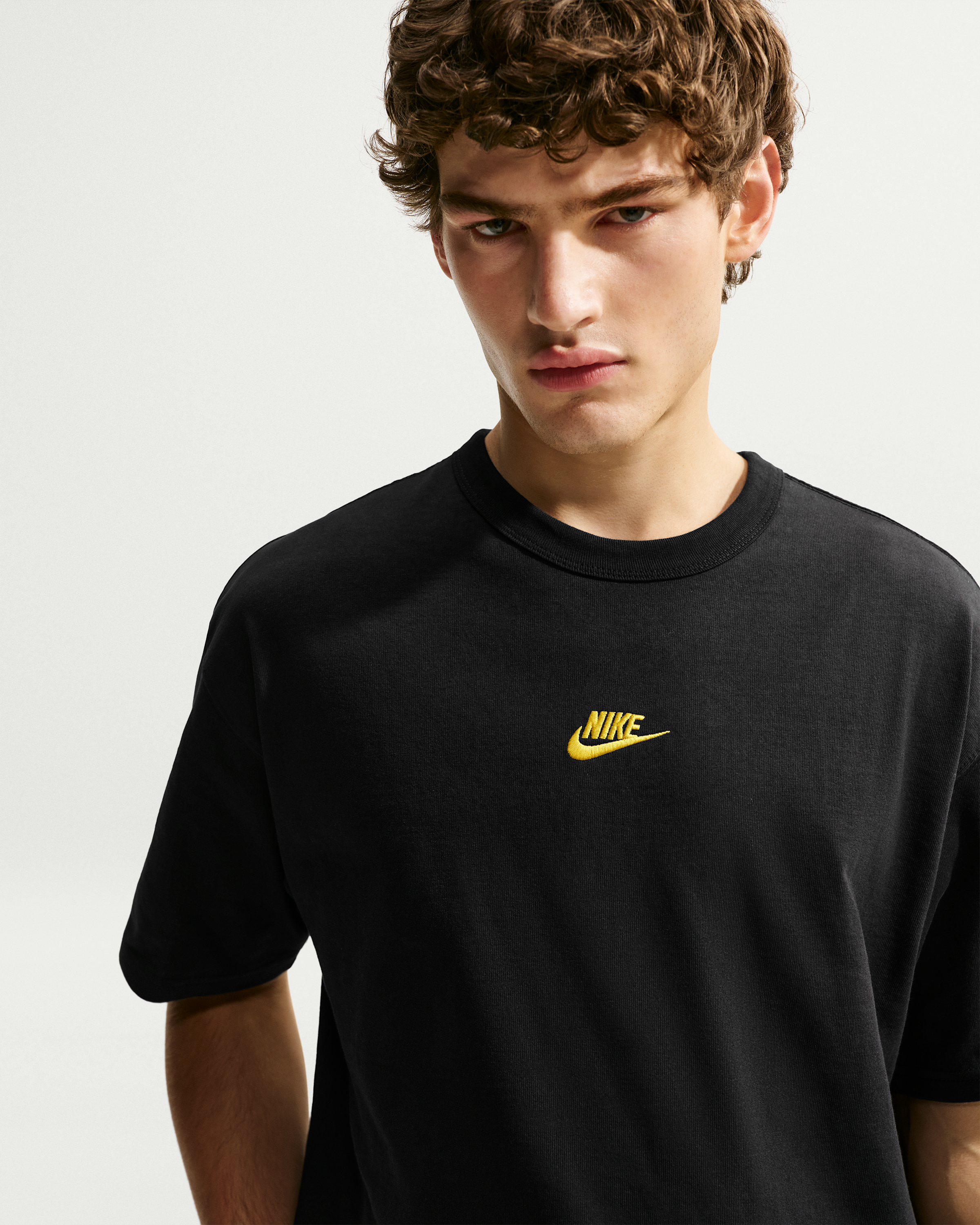 Nike Sportswear Premium Essentials Men's T-Shirt - Black/Chrome Yellow - View 3