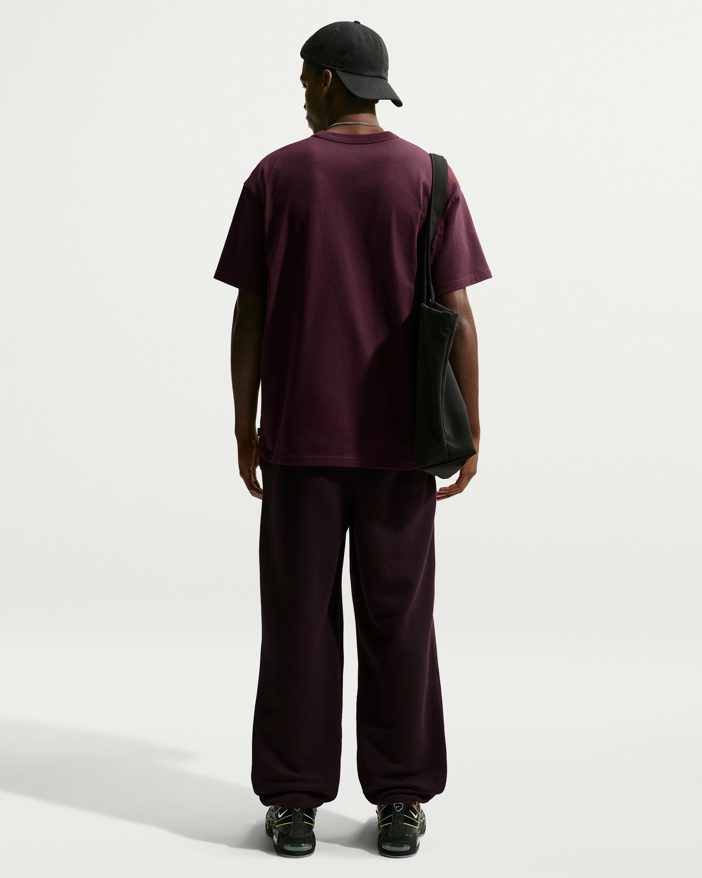 Nike Sportswear Premium Essentials Men's T-Shirt - Burgundy Crush - View 5