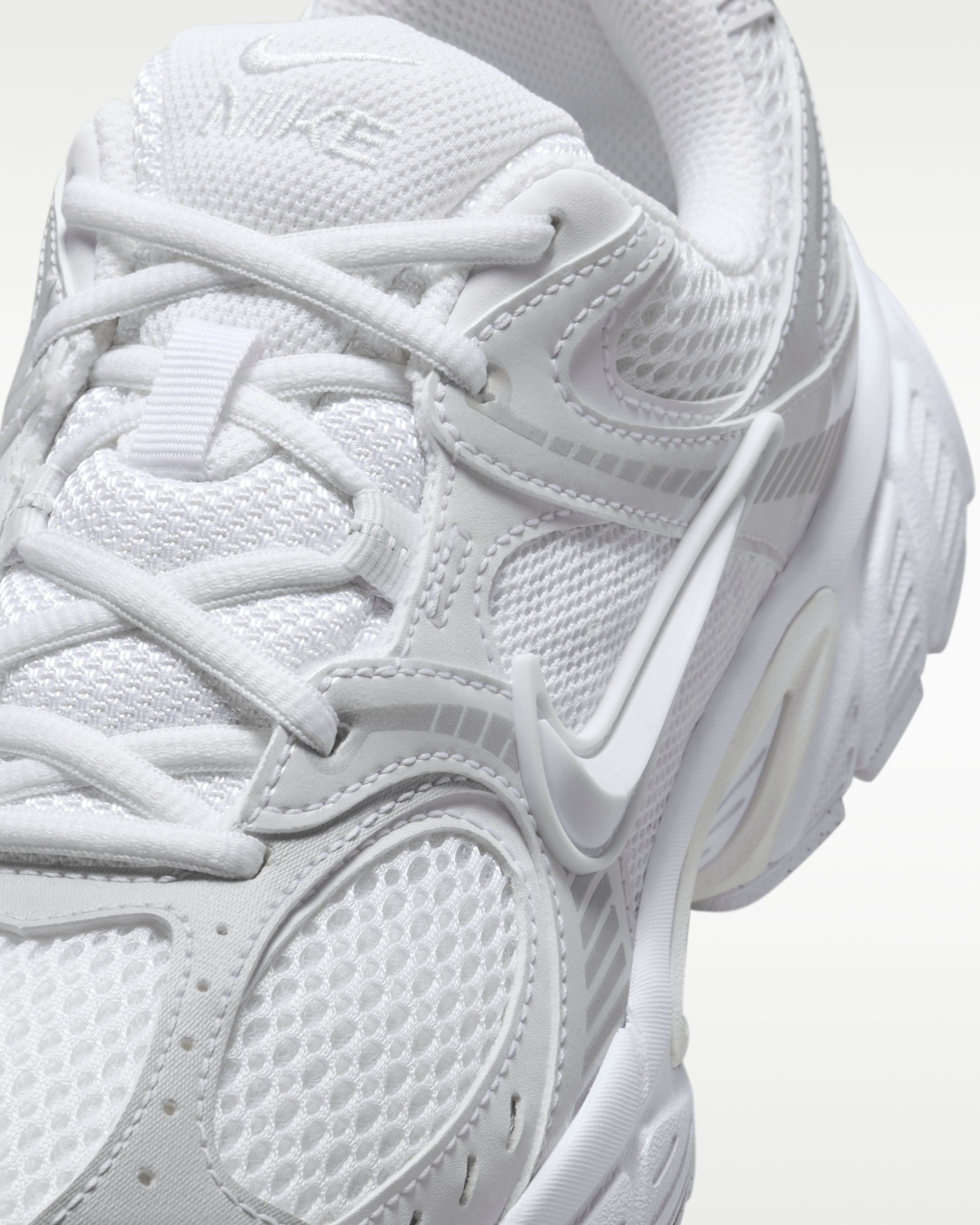 Nike V5 RNR Women's Shoes with Reflective Design Accents - White/Black/Metallic Silver/White - View 7