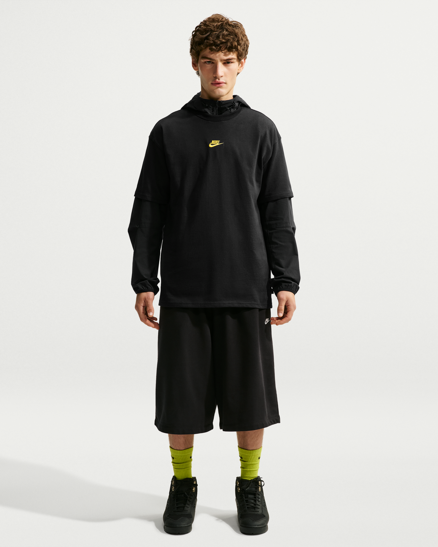 Nike Sportswear Premium Essentials Men's T-Shirt - Black/Chrome Yellow - View 4