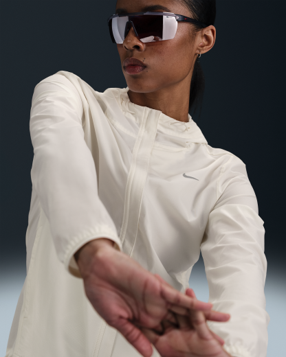 Nike Swift Women's Repel Packable Running Jacket - Sail - View 3