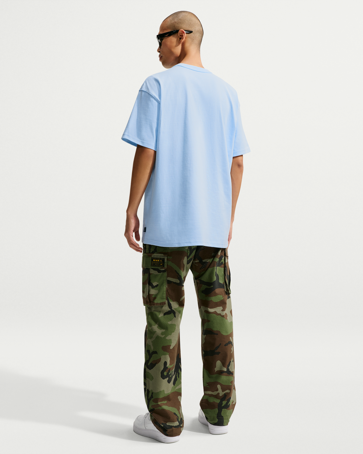 Nike Sportswear Premium Essentials Men's T-Shirt - Ice Blue/Flat Gold - View 5