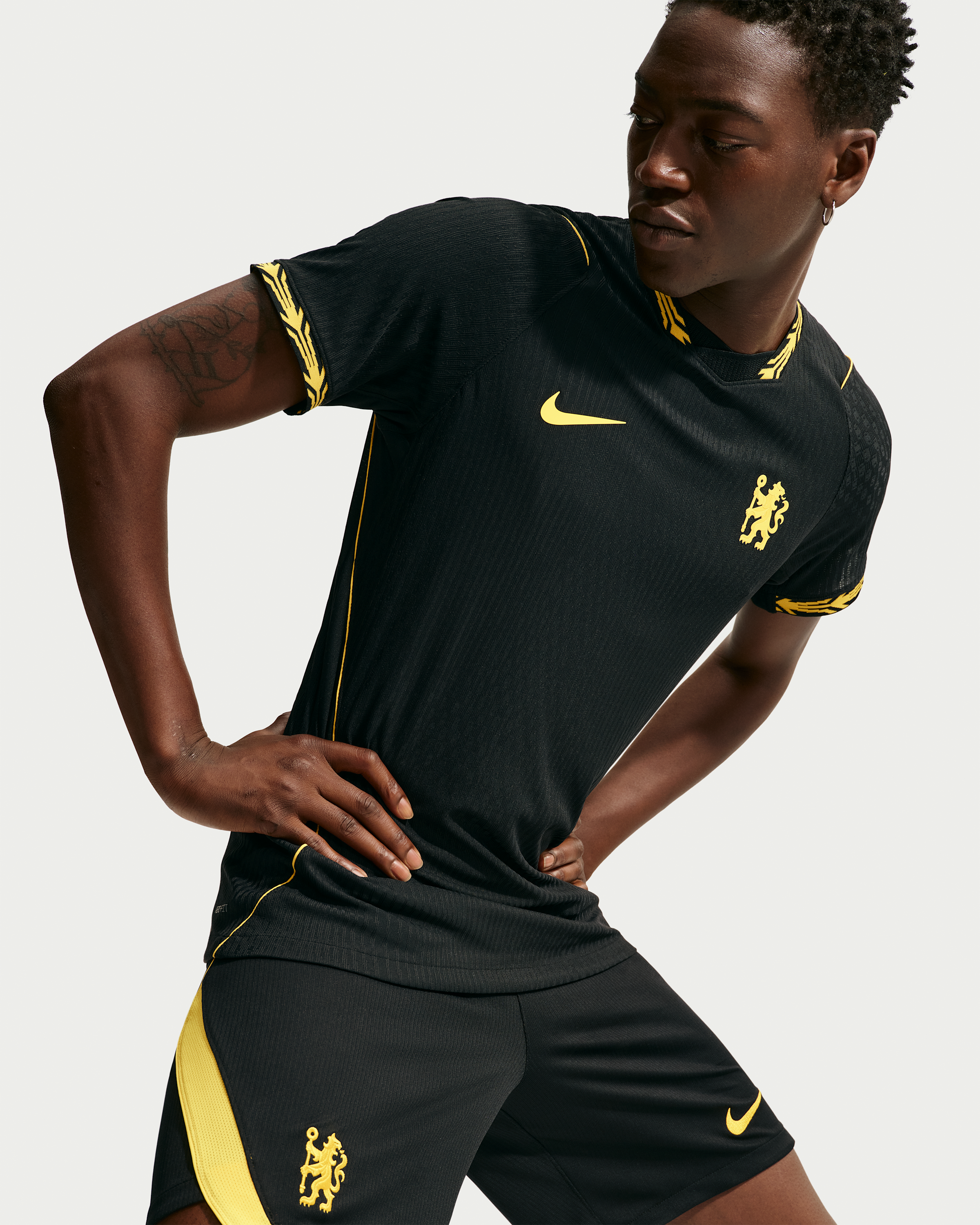 Chelsea F.C. 2026/27 Match Away Men's Nike Aero-FIT Football Authentic Shirt - Black/Midwest Gold/Midwest Gold - View 3