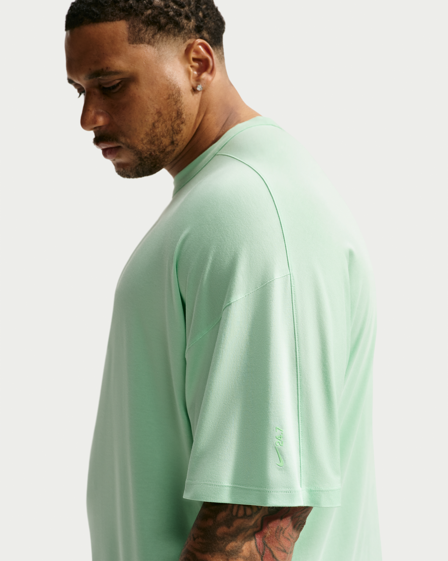 Nike 24.7 ImpossiblySoft Light Men's Dri-FIT Short-Sleeved T-Shirt - Cucumber Calm/Sail/Illusion Green - View 9