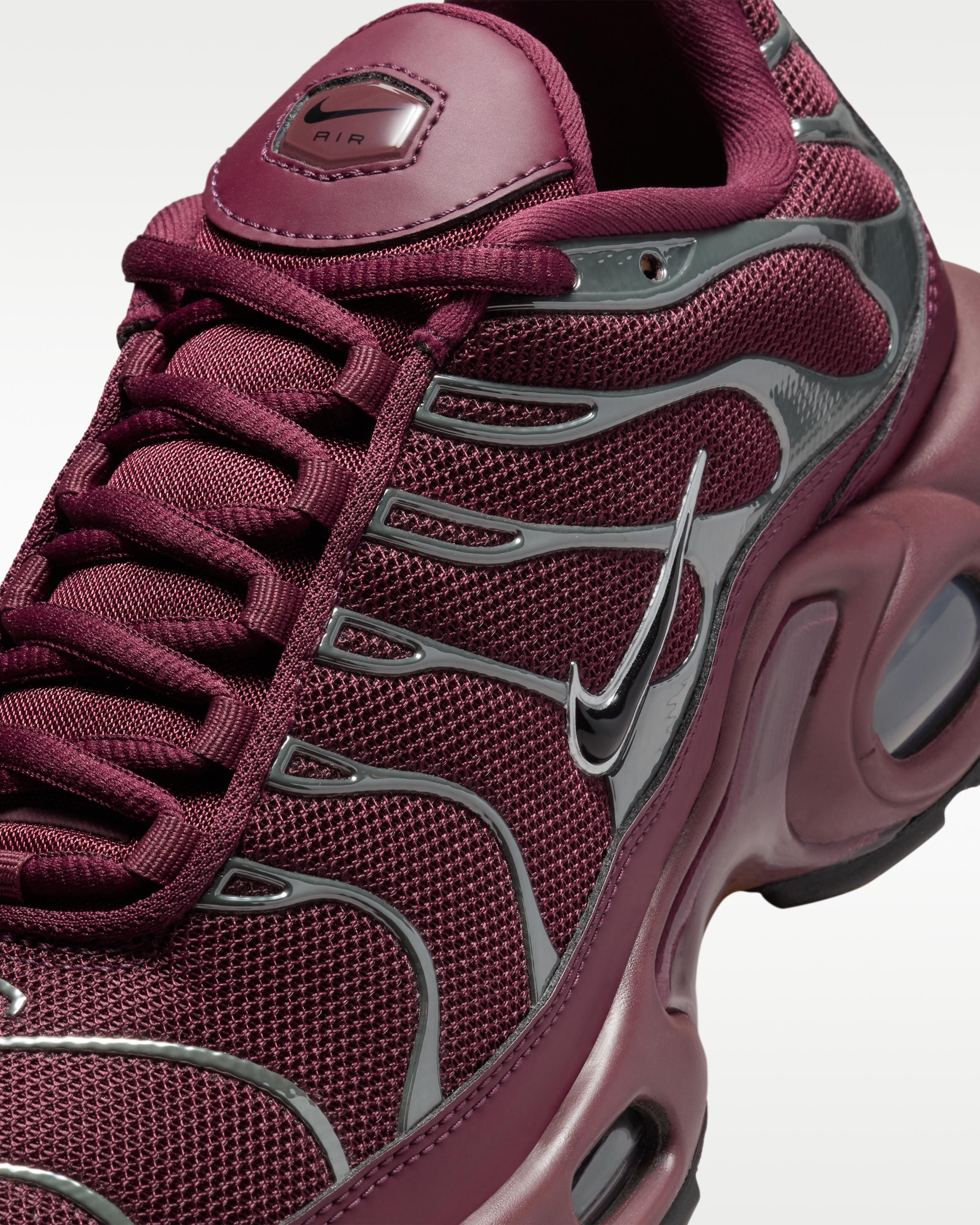 Nike Air Max Plus SE Women's Shoes - Night Maroon/Dark Team Red/Metallic Silver/Black - View 7