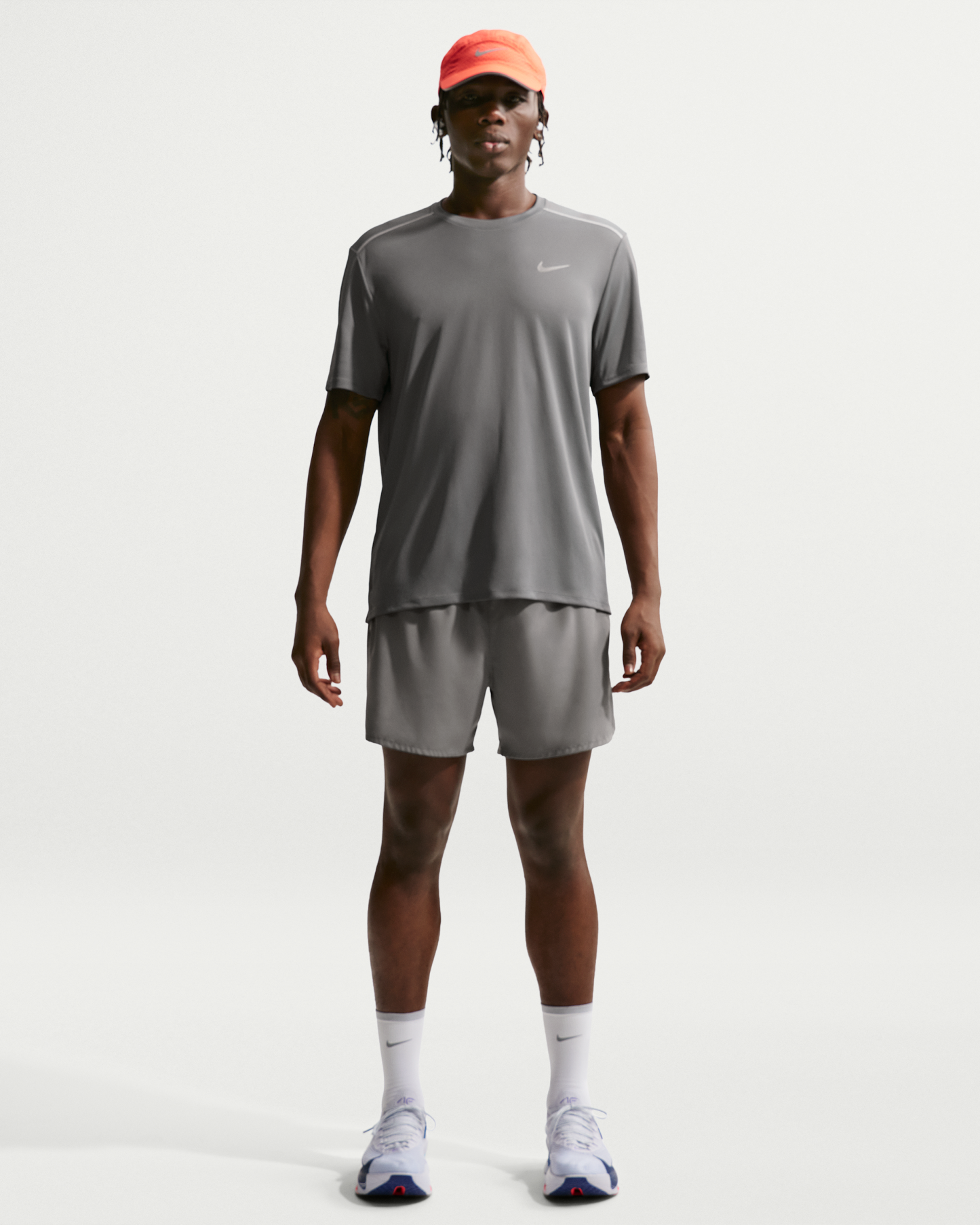 Nike Miler Men's Dri-FIT Short-Sleeve Running Top - Smoke Grey/Iron Grey - View 4