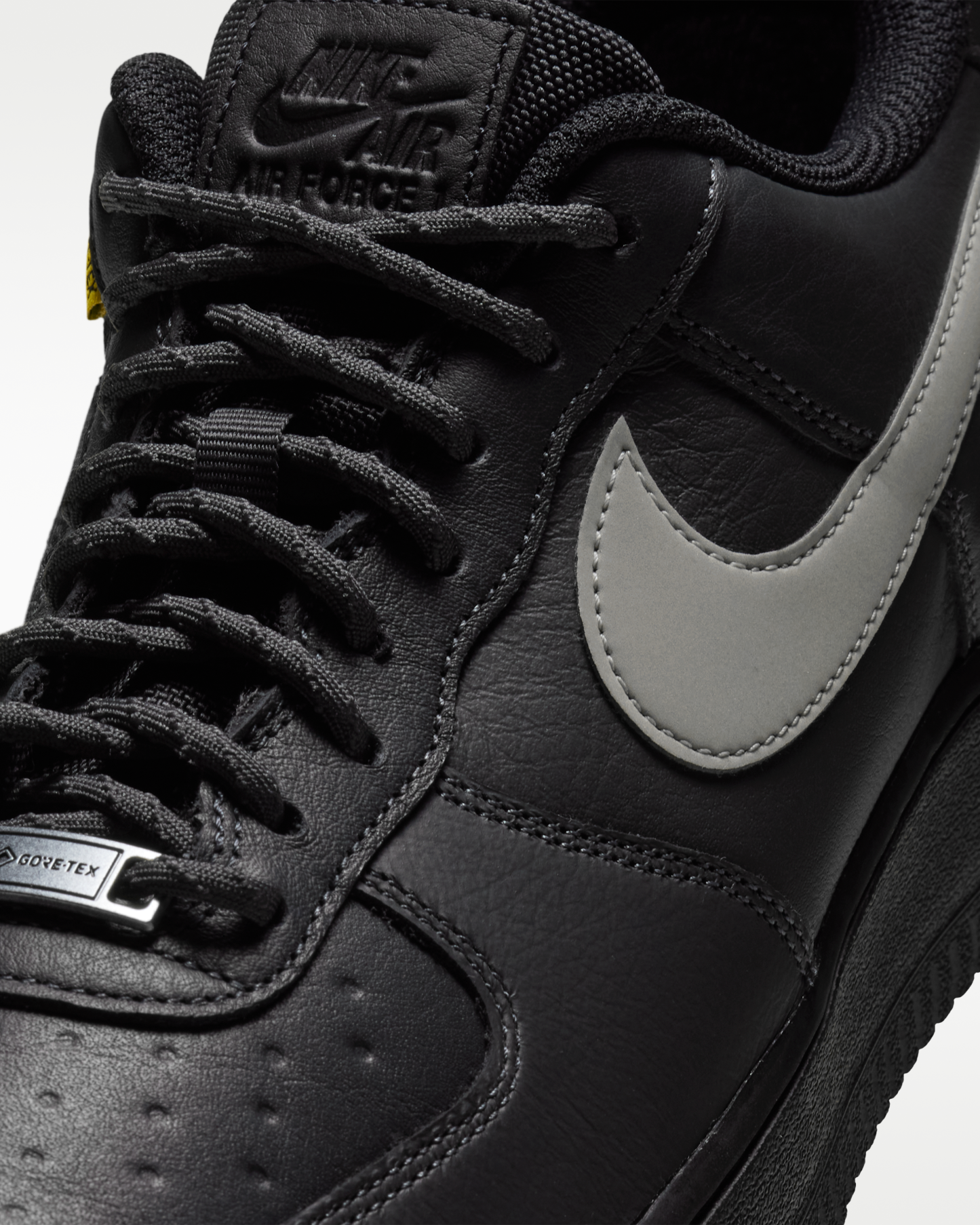 Air Force 1 GORE-TEX Vibram® Men's Waterproof Shoes - Black Pine/Black/Pink Foam/Tech Grey - View 7