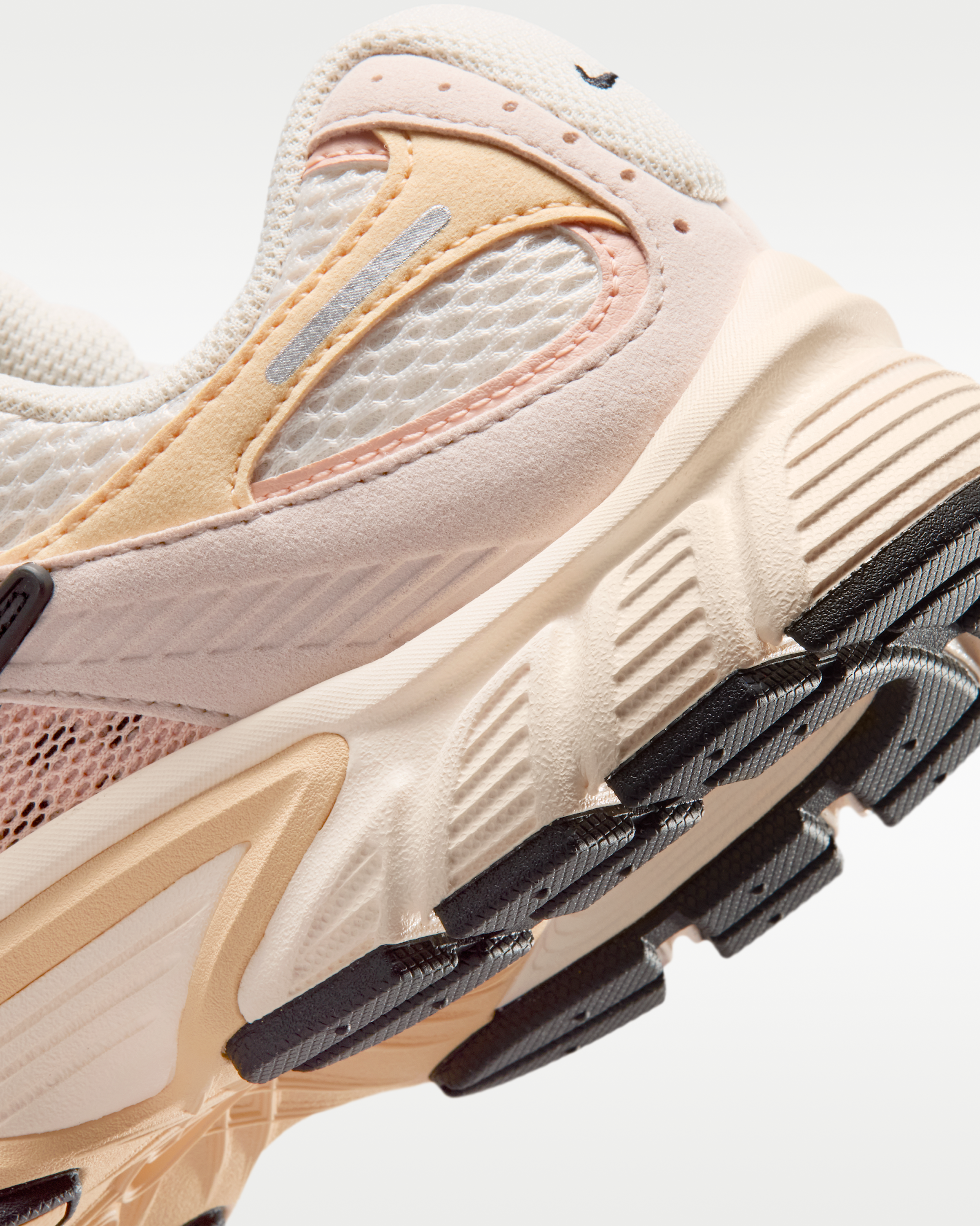 Nike V5 RNR Women's Shoes - Chalk/Silt Red/Arctic Orange/Chalk - View 8