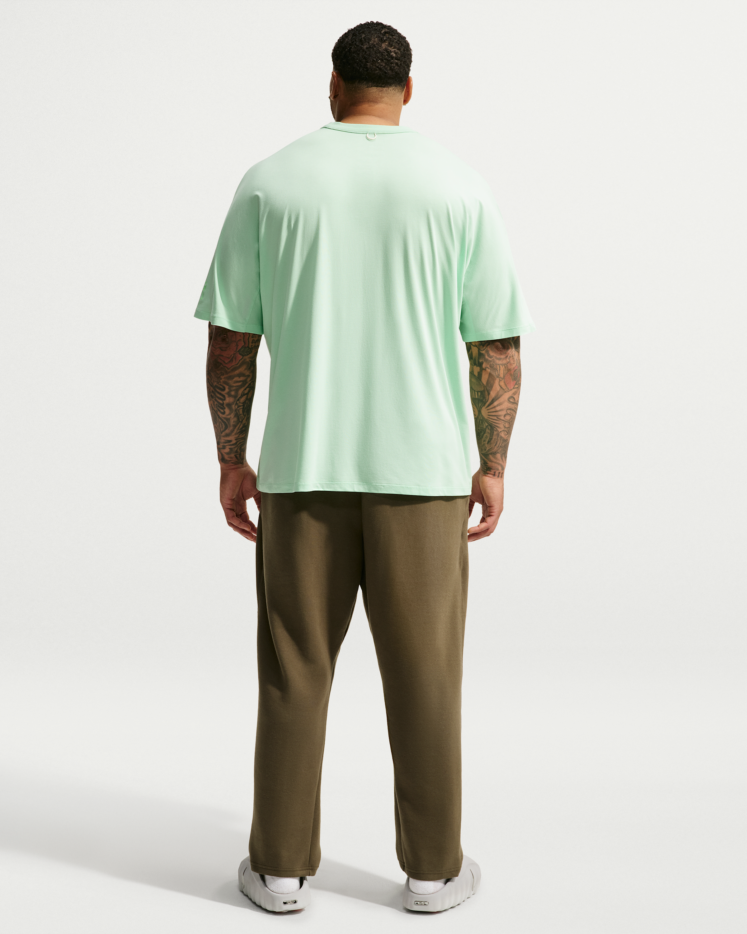 Nike 24.7 ImpossiblySoft Light Men's Dri-FIT Short-Sleeved T-Shirt - Cucumber Calm/Sail/Illusion Green - View 11