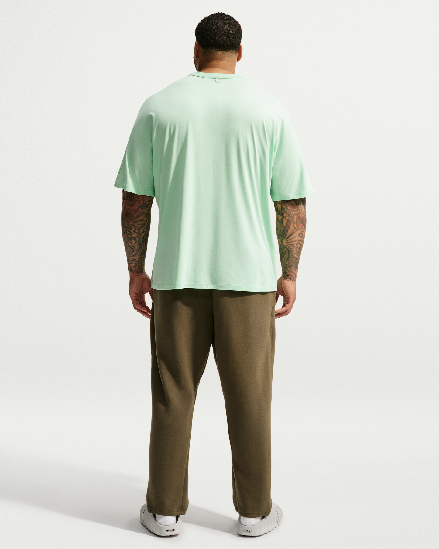 Nike 24.7 ImpossiblySoft Light Men's Dri-FIT Short-Sleeved T-Shirt - Cucumber Calm/Sail/Illusion Green - View 11